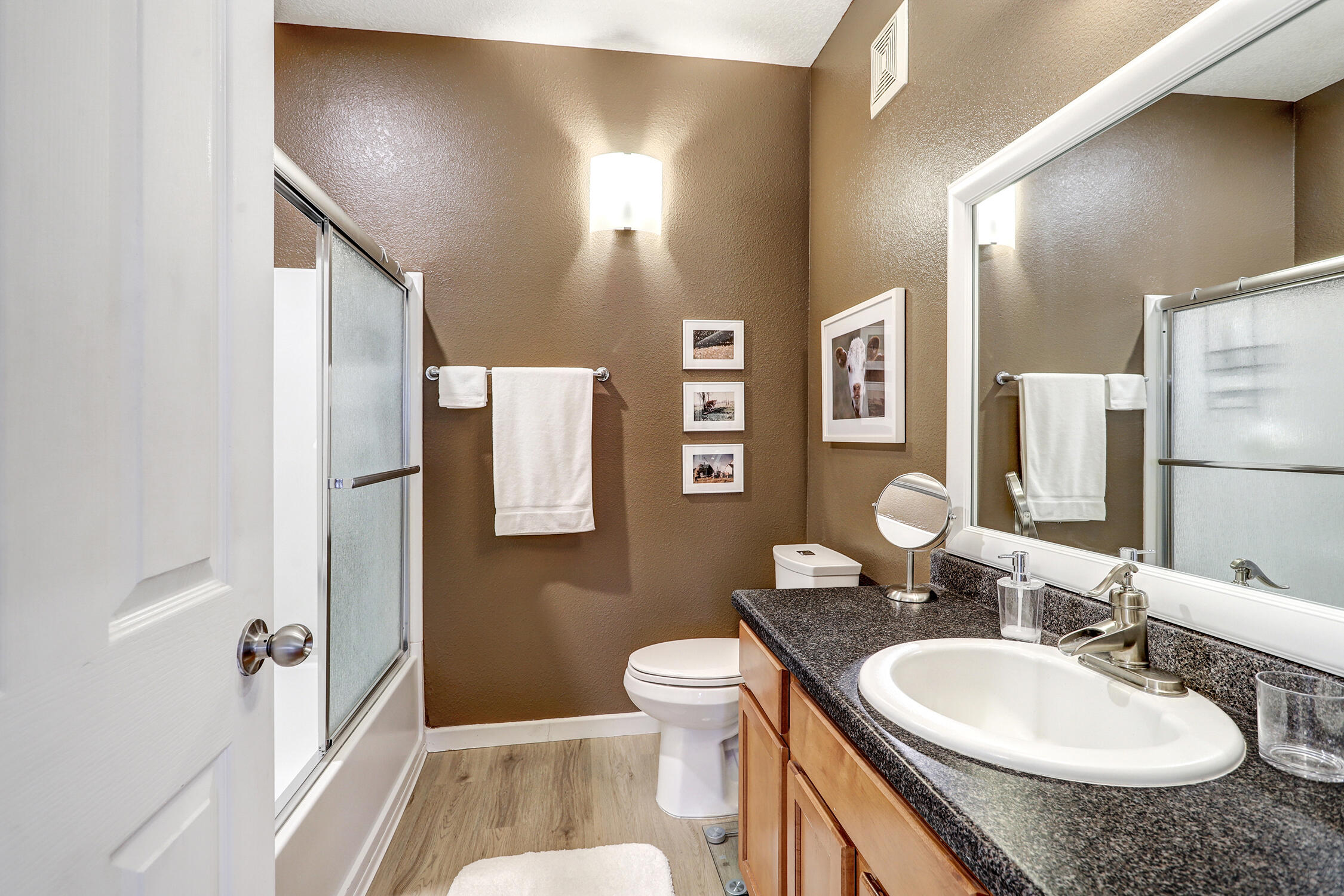 Photo 9 — 556 Minturn Court NE