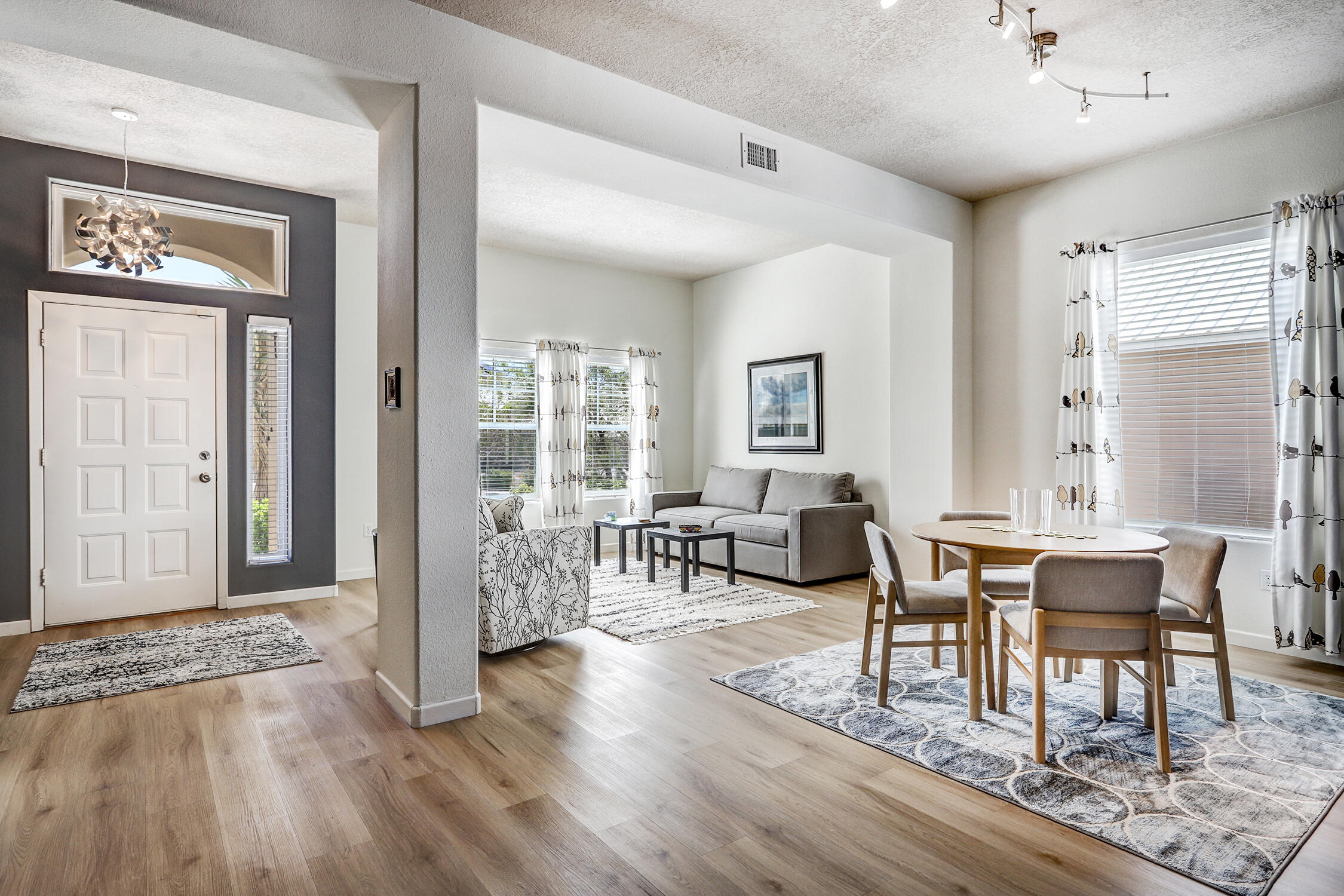 Photo 8 — 556 Minturn Court NE