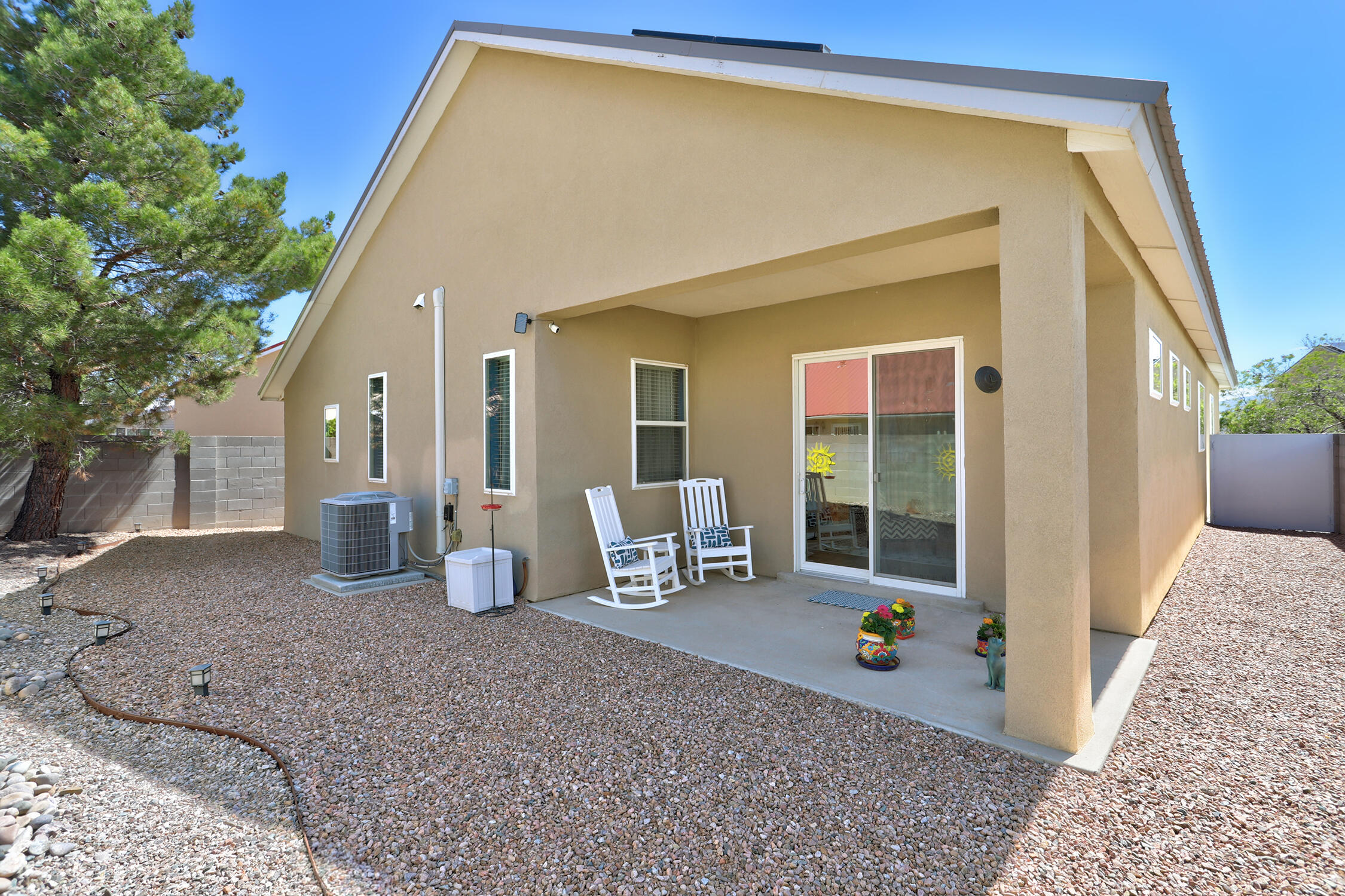 Photo 5 — 556 Minturn Court NE