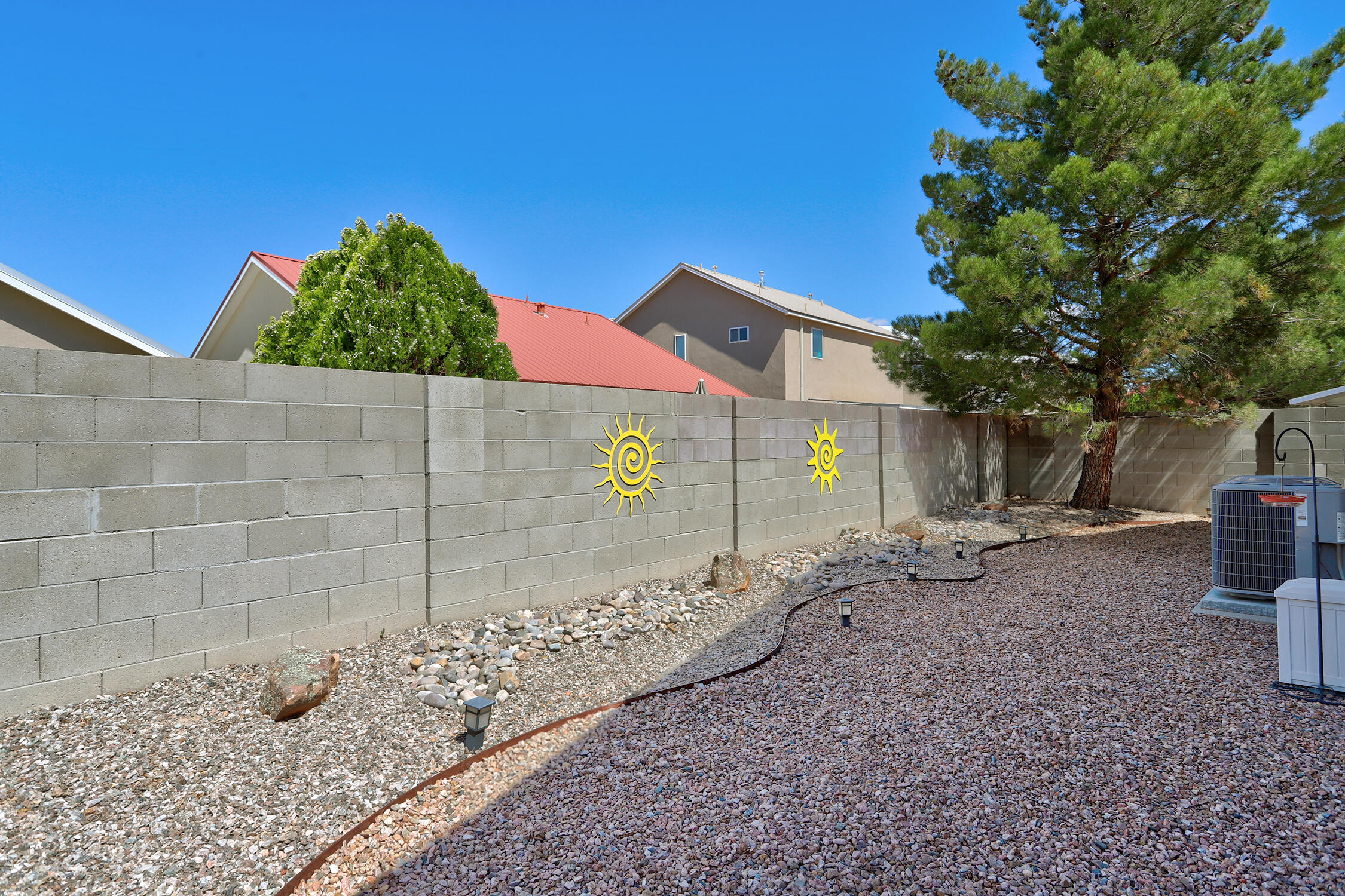 Photo 4 — 556 Minturn Court NE