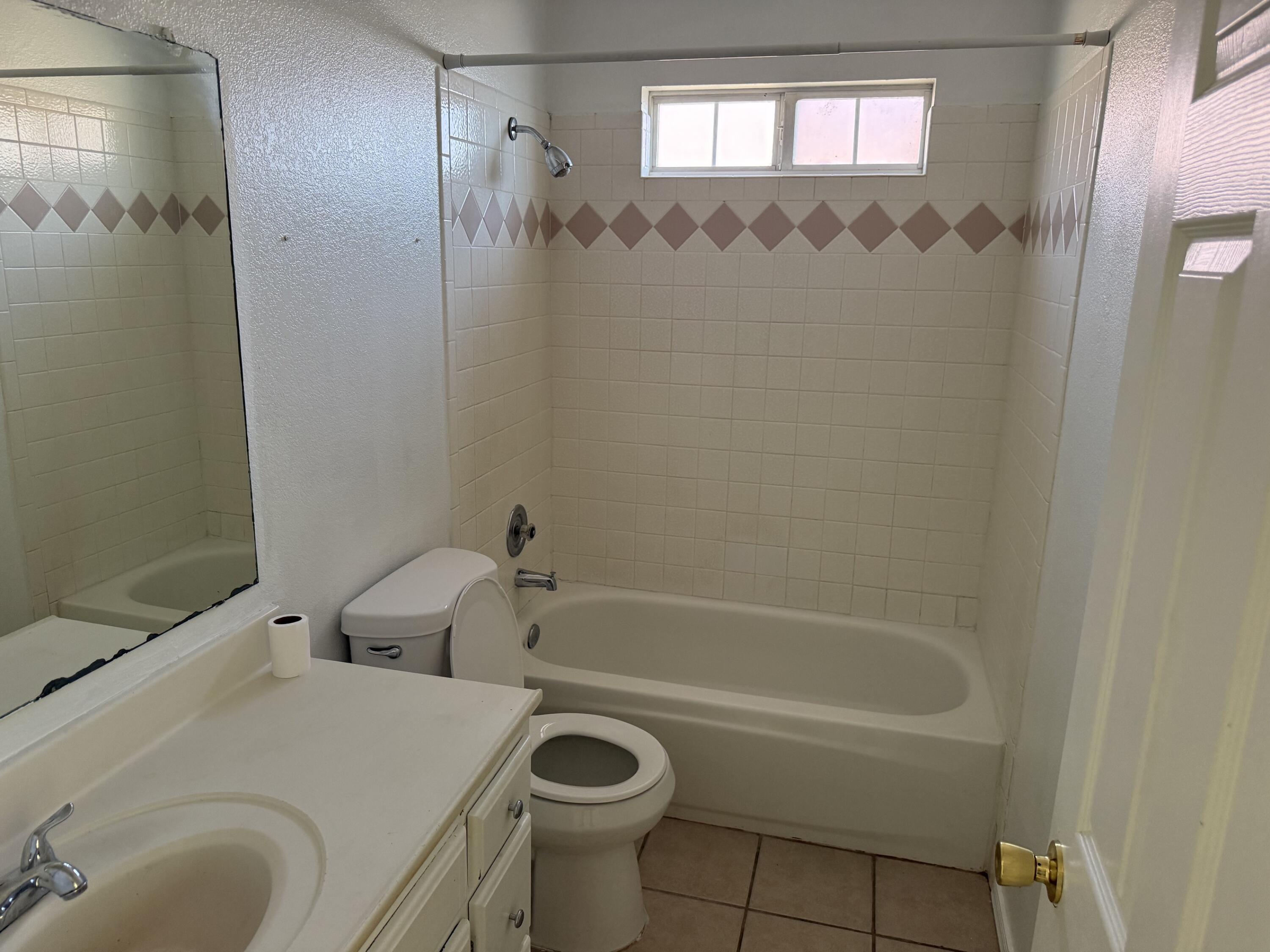 Photo 5 — 4300 Bryan Avenue NW