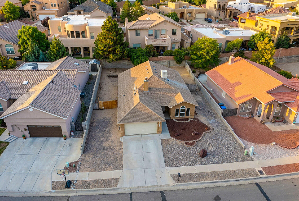Photo 2 — 4300 Bryan Avenue NW