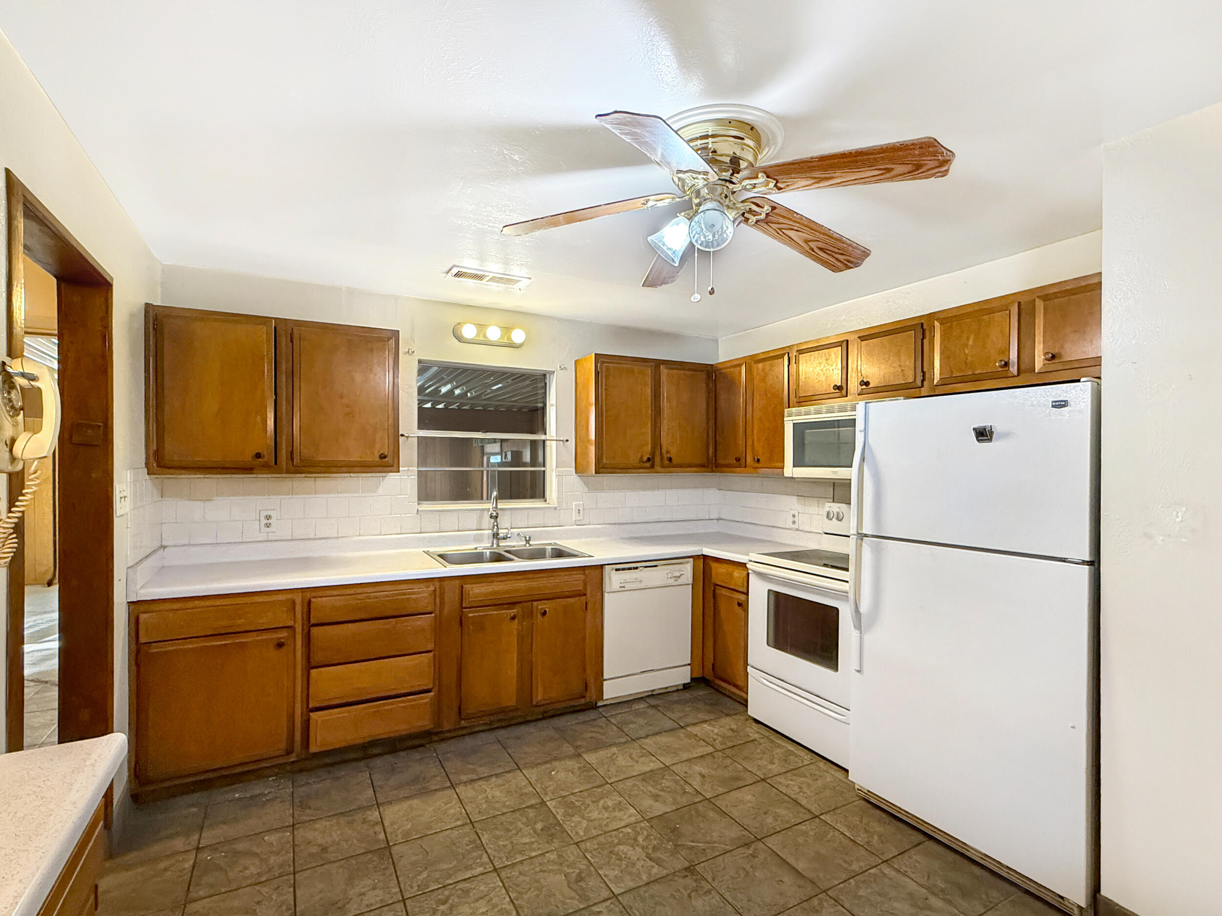 Photo 15 — 621 Campana Drive