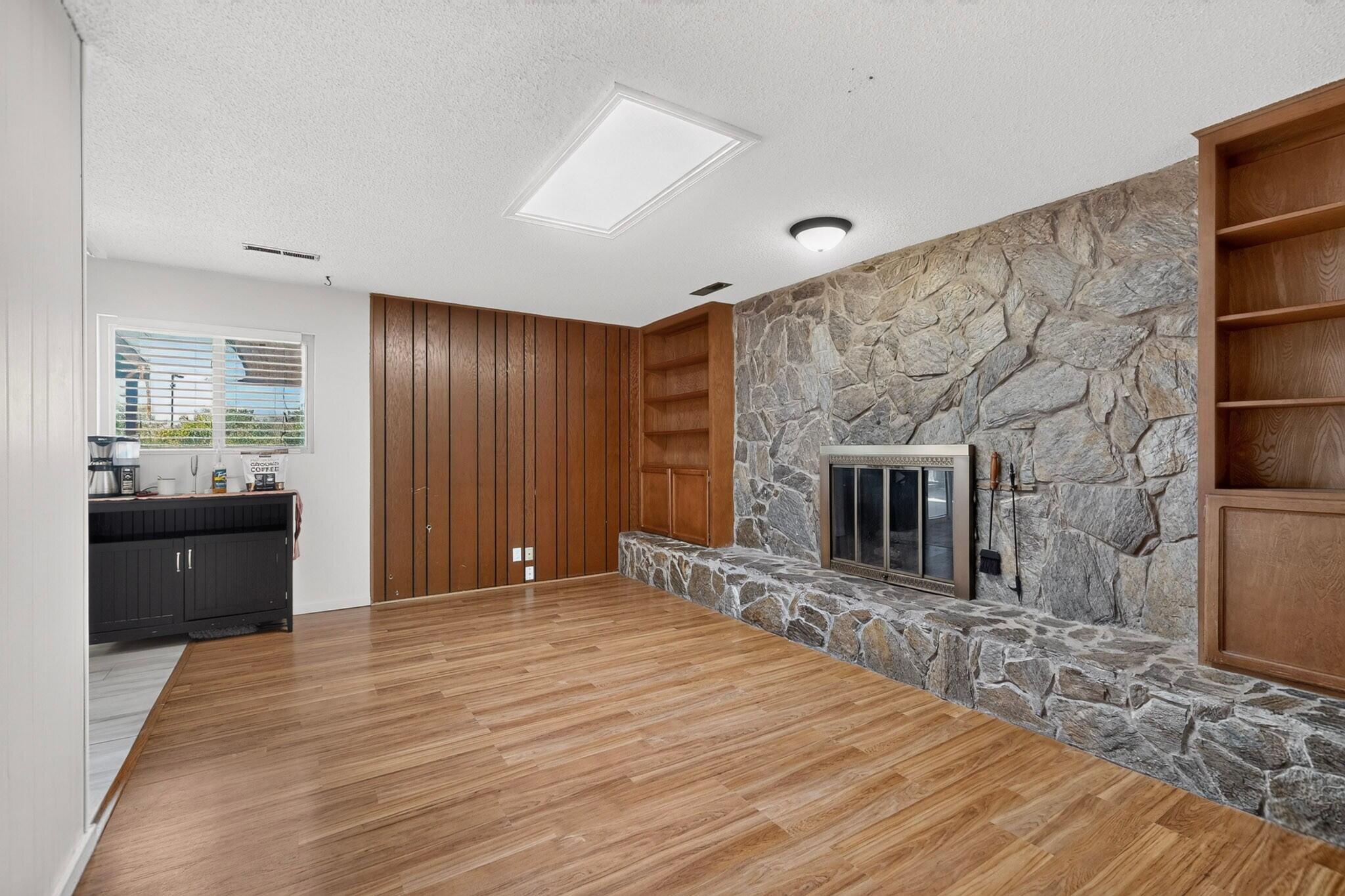 Photo 8 — 3709 Valerie Place NE