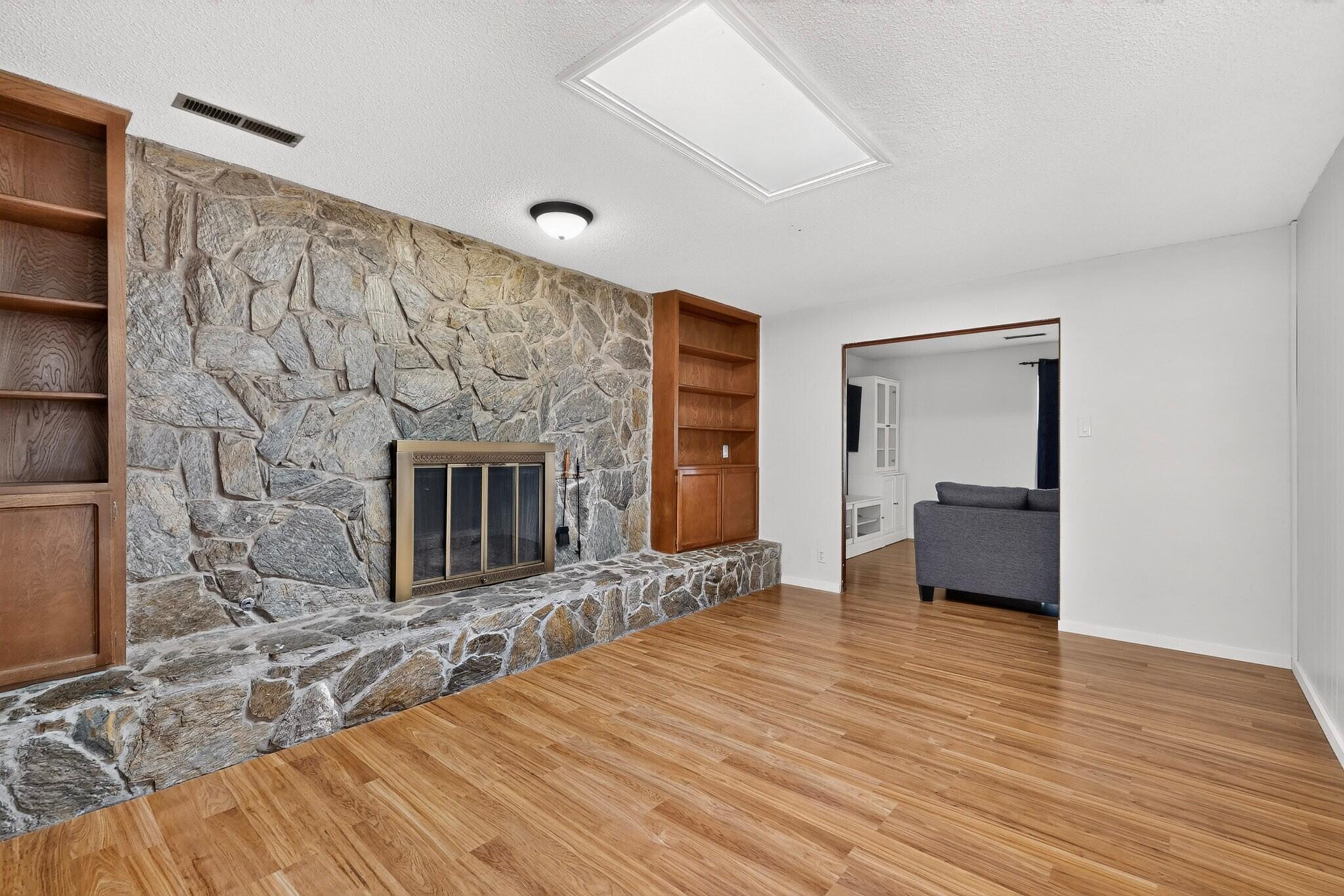 Photo 9 — 3709 Valerie Place NE