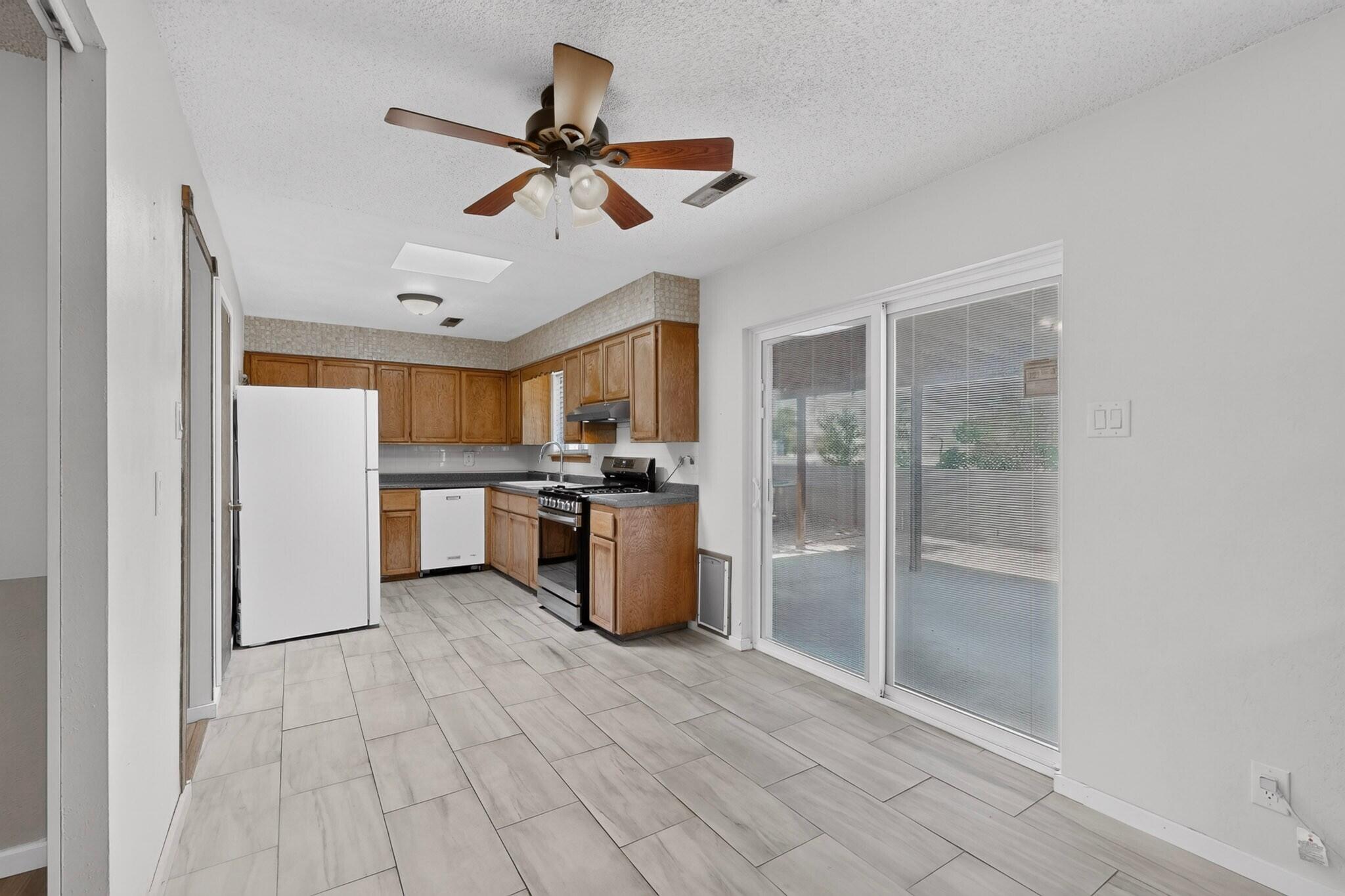 Photo 12 — 3709 Valerie Place NE