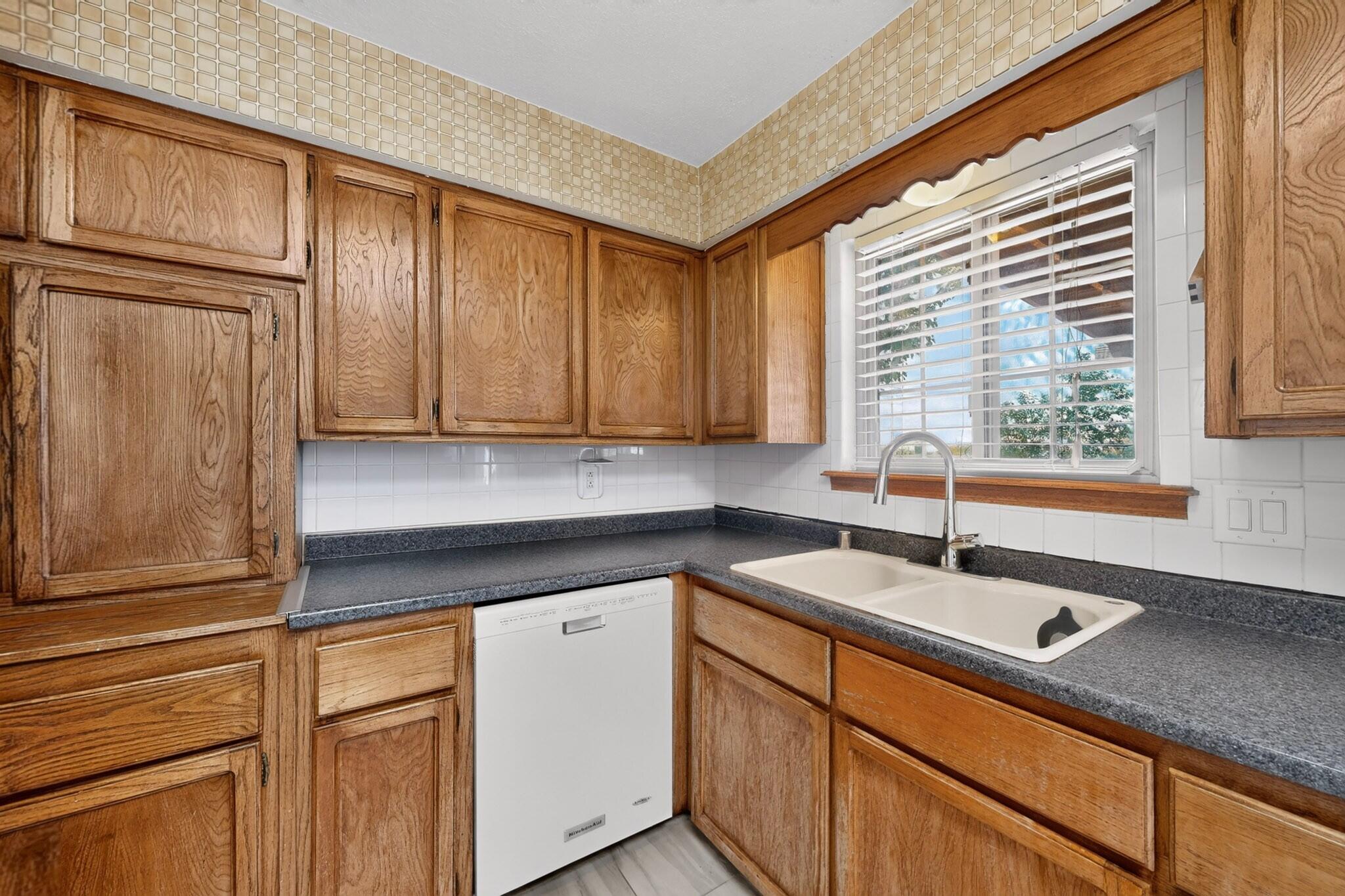 Photo 15 — 3709 Valerie Place NE