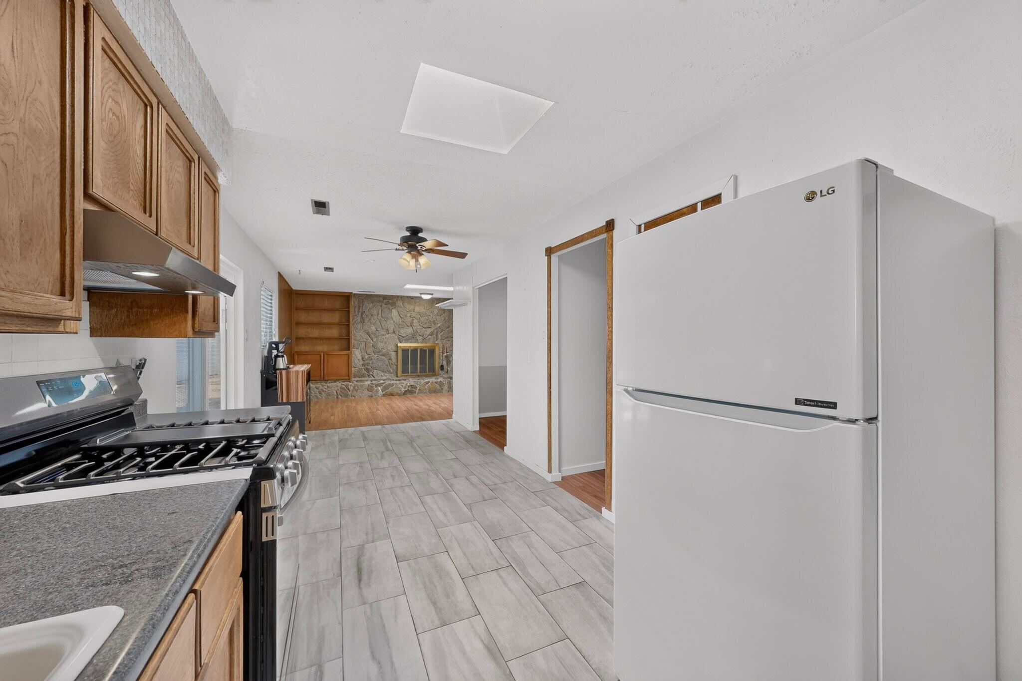 Photo 17 — 3709 Valerie Place NE