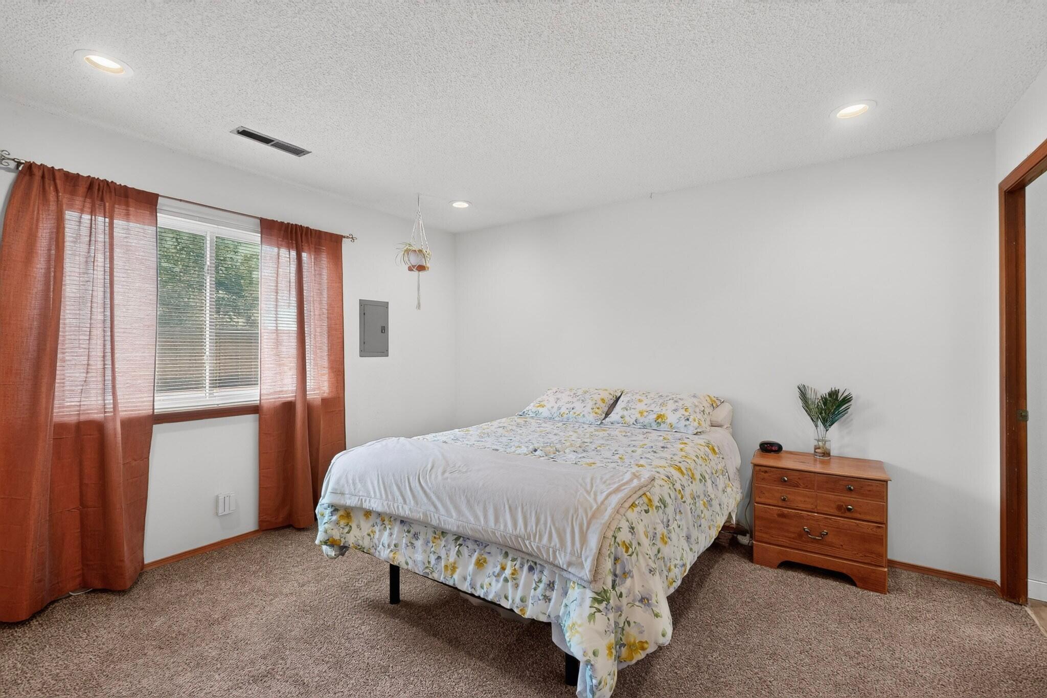 Photo 18 — 3709 Valerie Place NE