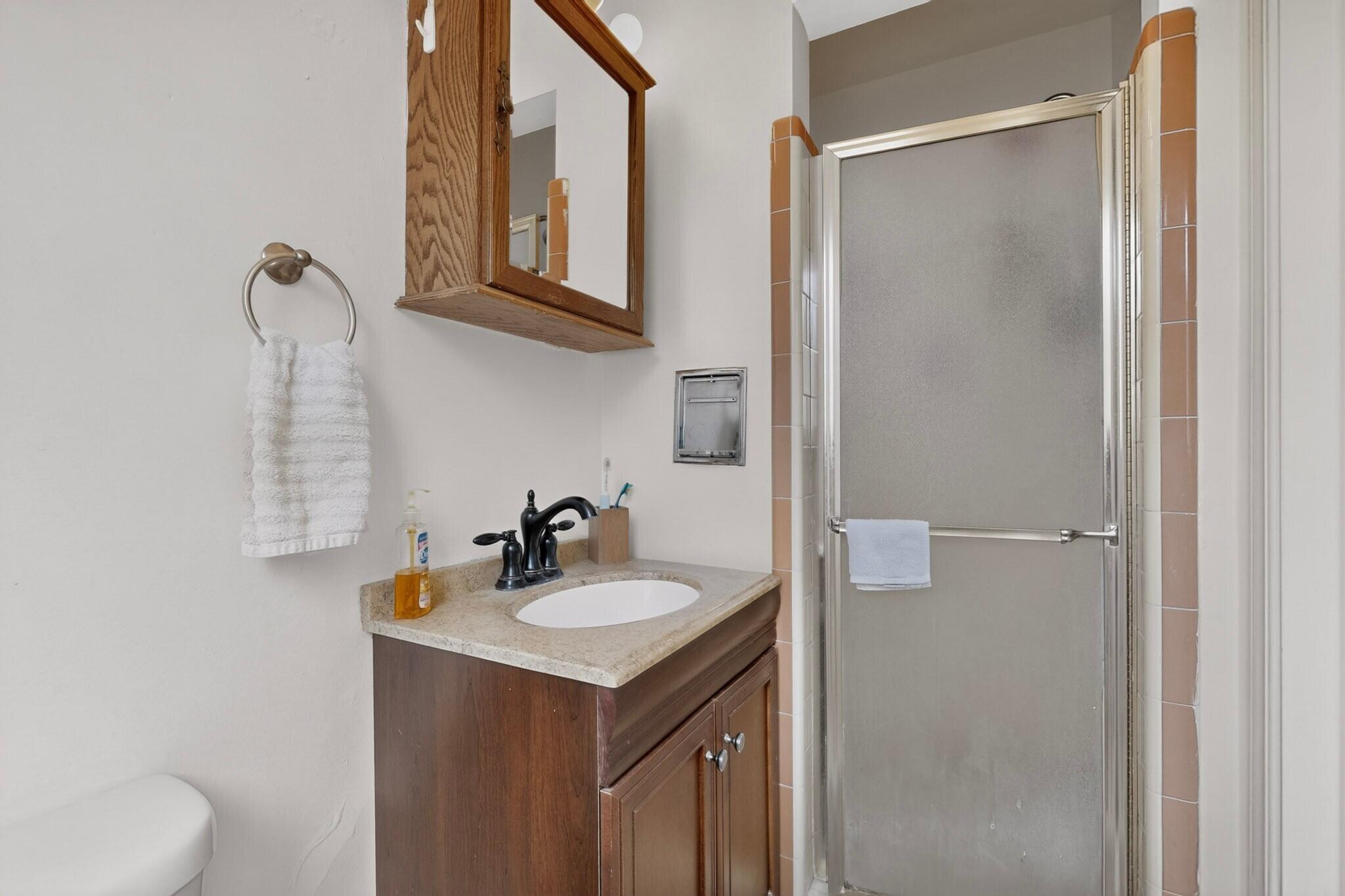 Photo 8 — 1401 Dartmouth Drive NE