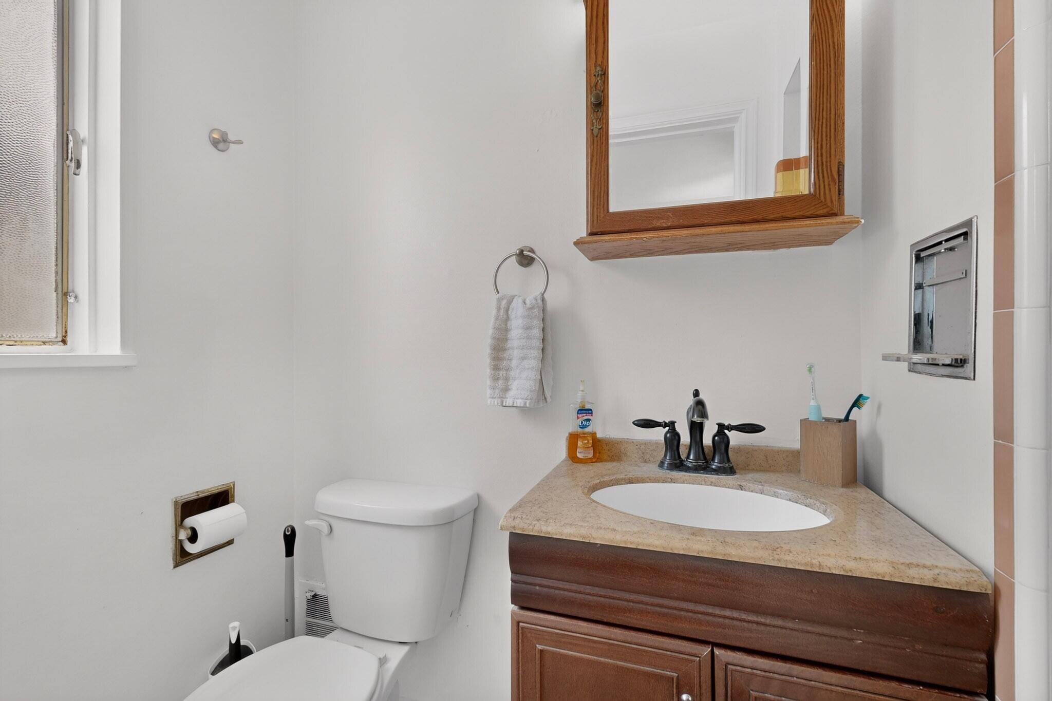 Photo 7 — 1401 Dartmouth Drive NE