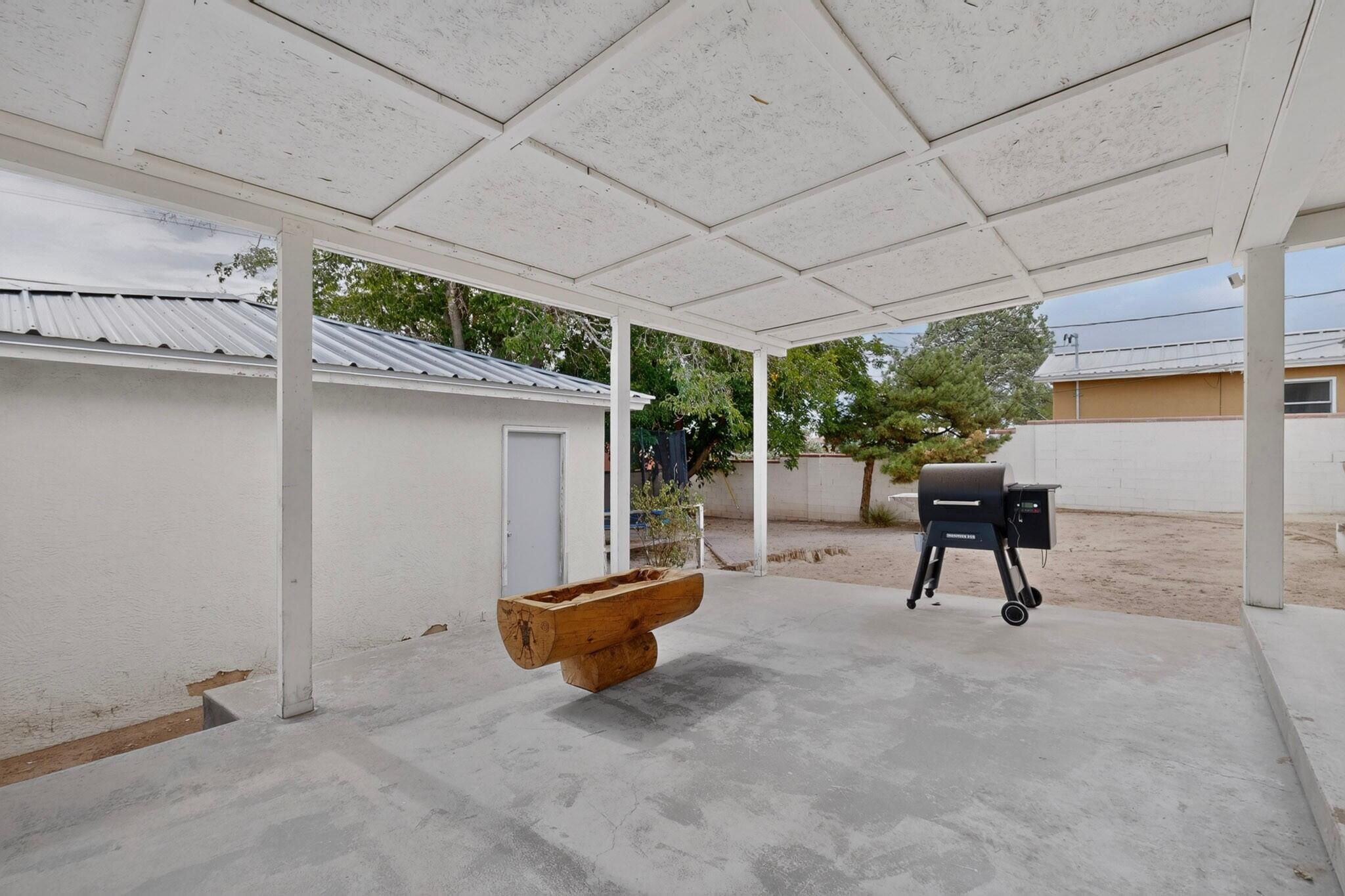 Photo 3 — 1401 Dartmouth Drive NE