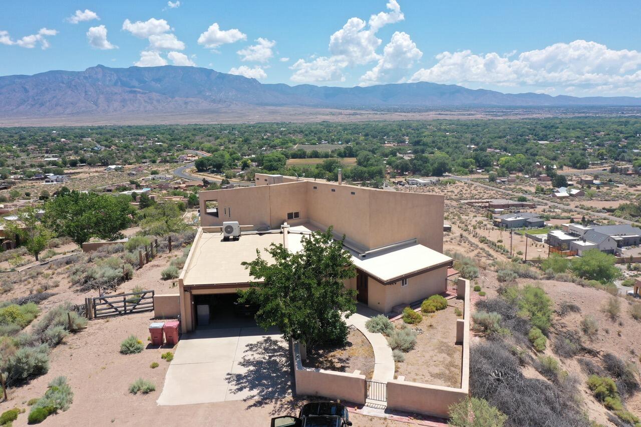 337 Chimaja Road, Corrales, NM 87048