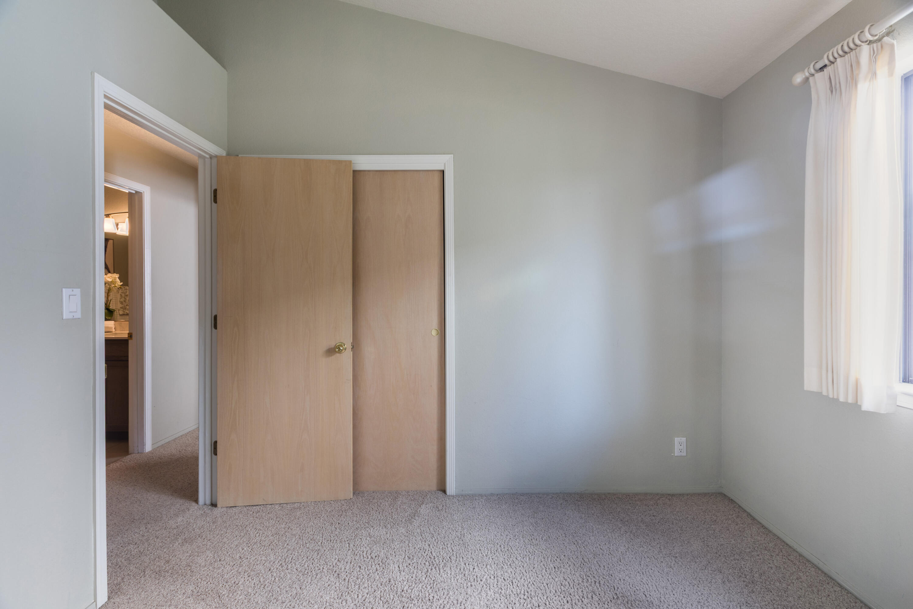 Photo 16 — 7816 Oakland Avenue NE