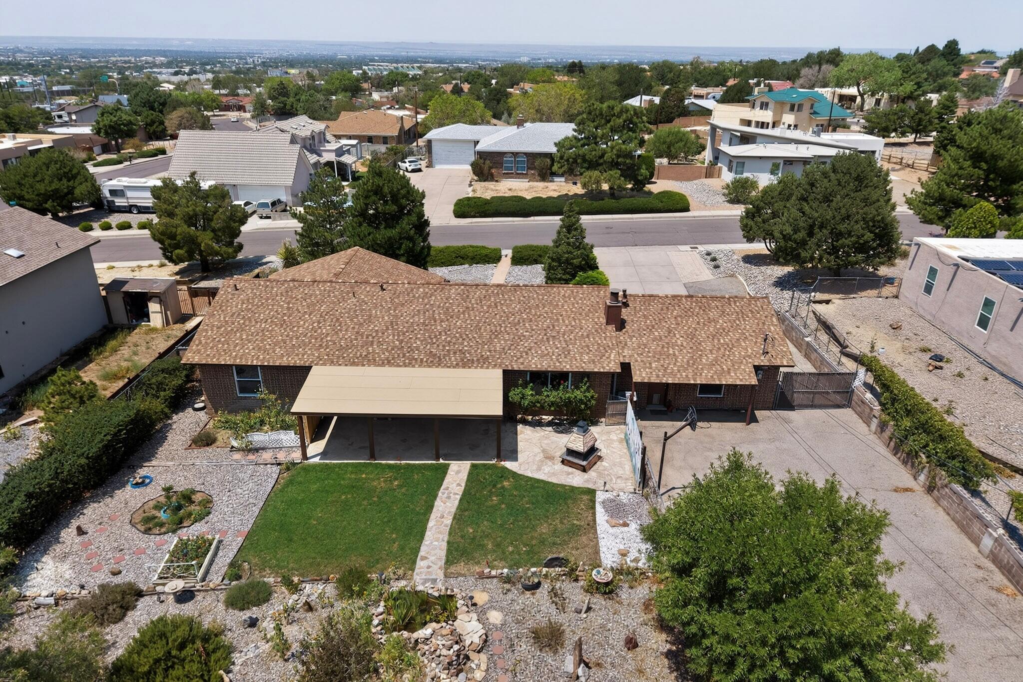 Photo 9 — 206 Wells Drive NE