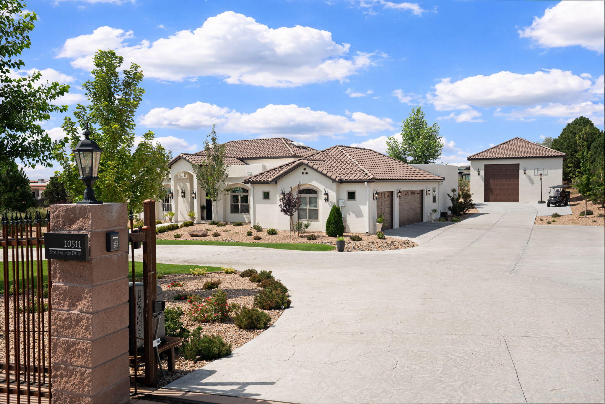 Photo 17 — 10511 San Antonio Drive NE