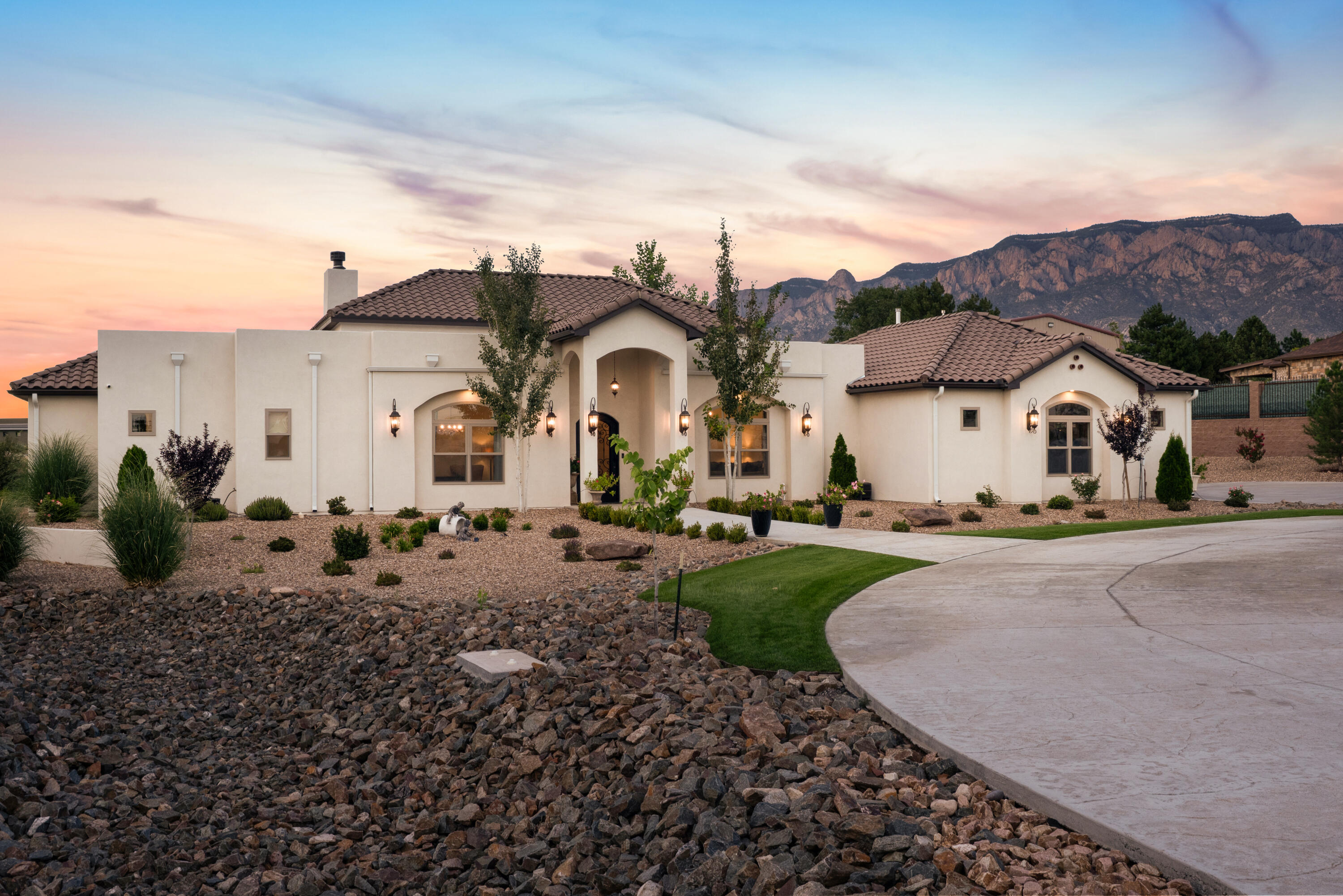 Photo 16 — 10511 San Antonio Drive NE