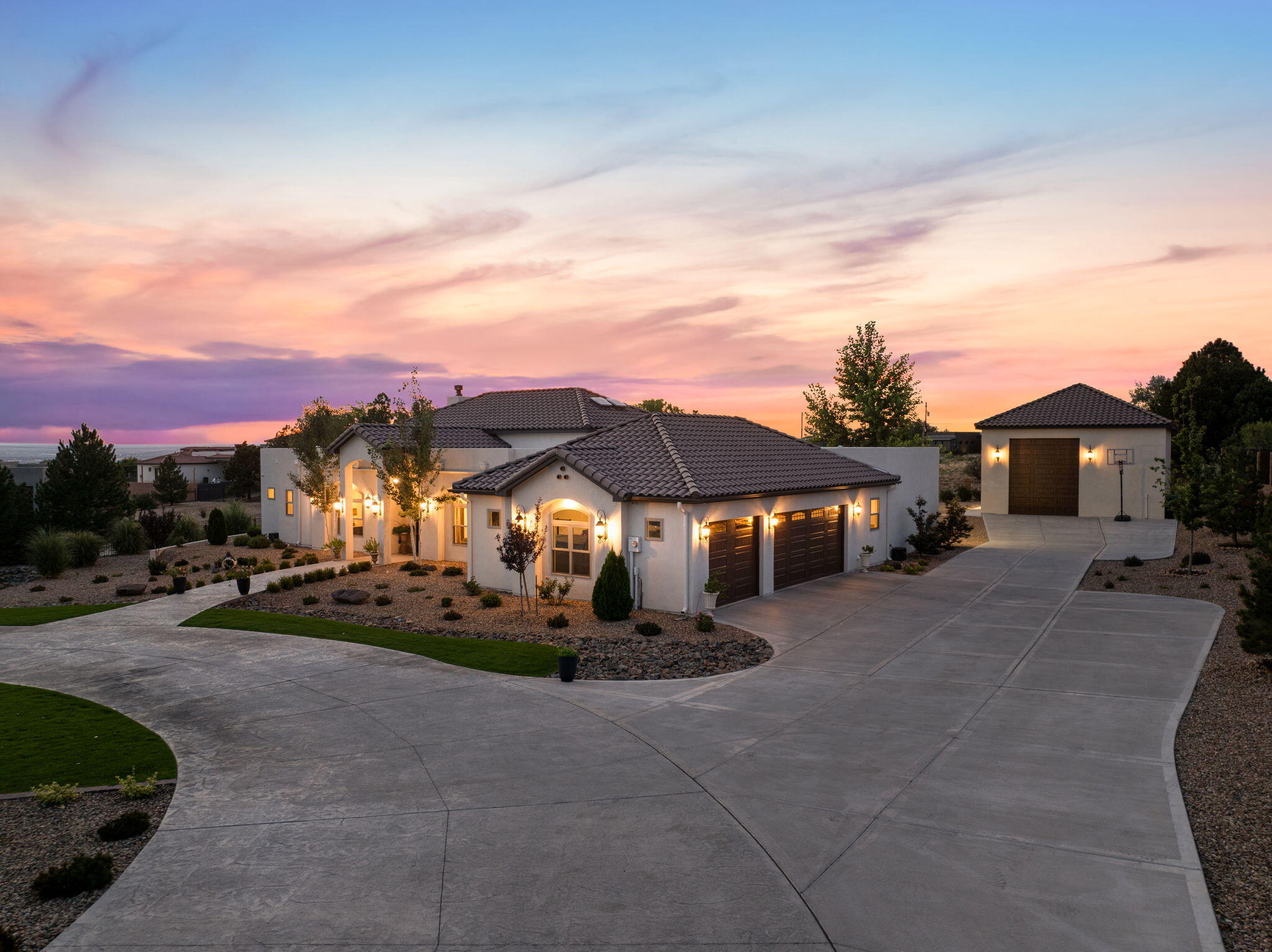 Photo 9 — 10511 San Antonio Drive NE