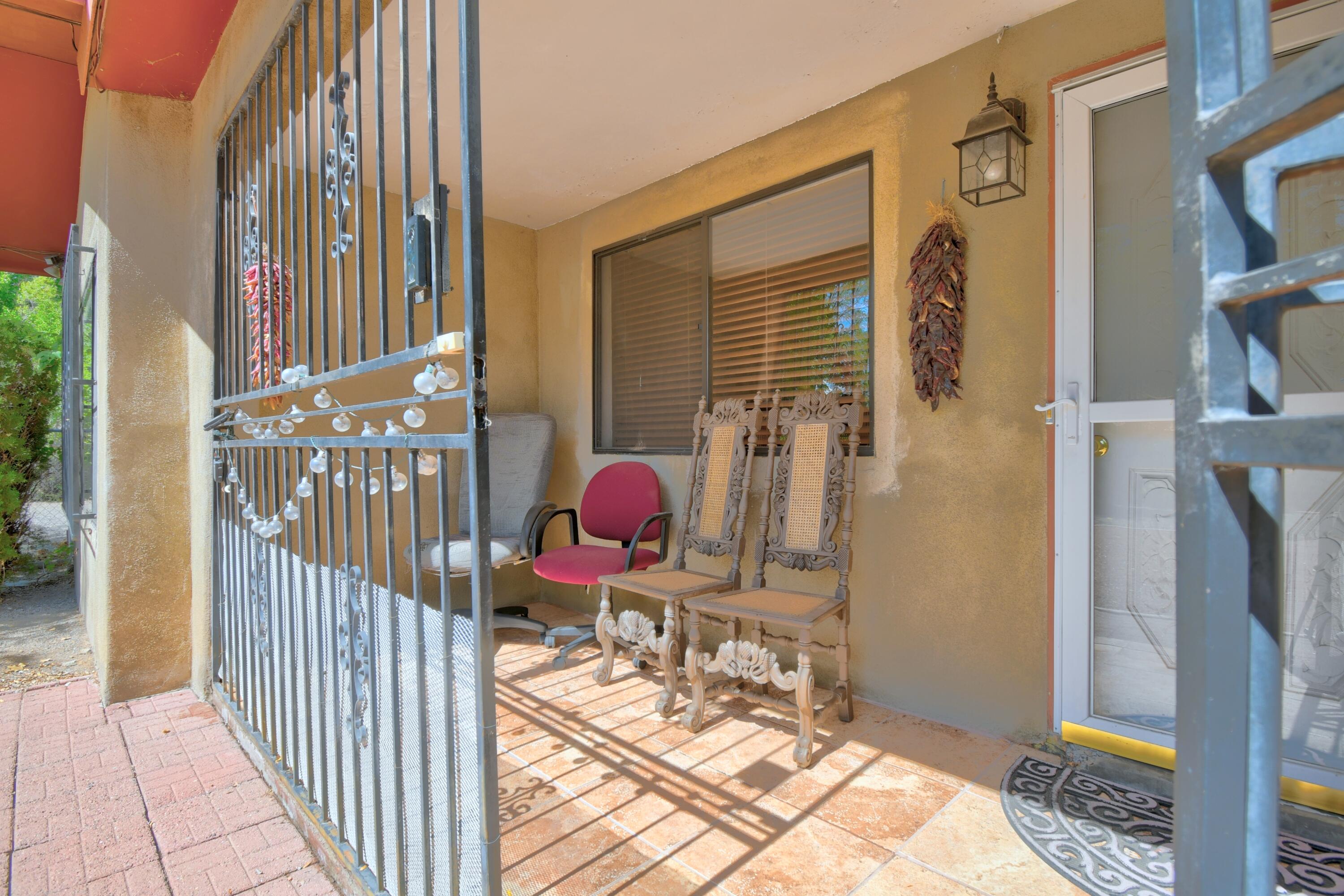 Photo 2 — 1513 Aragon Road SW
