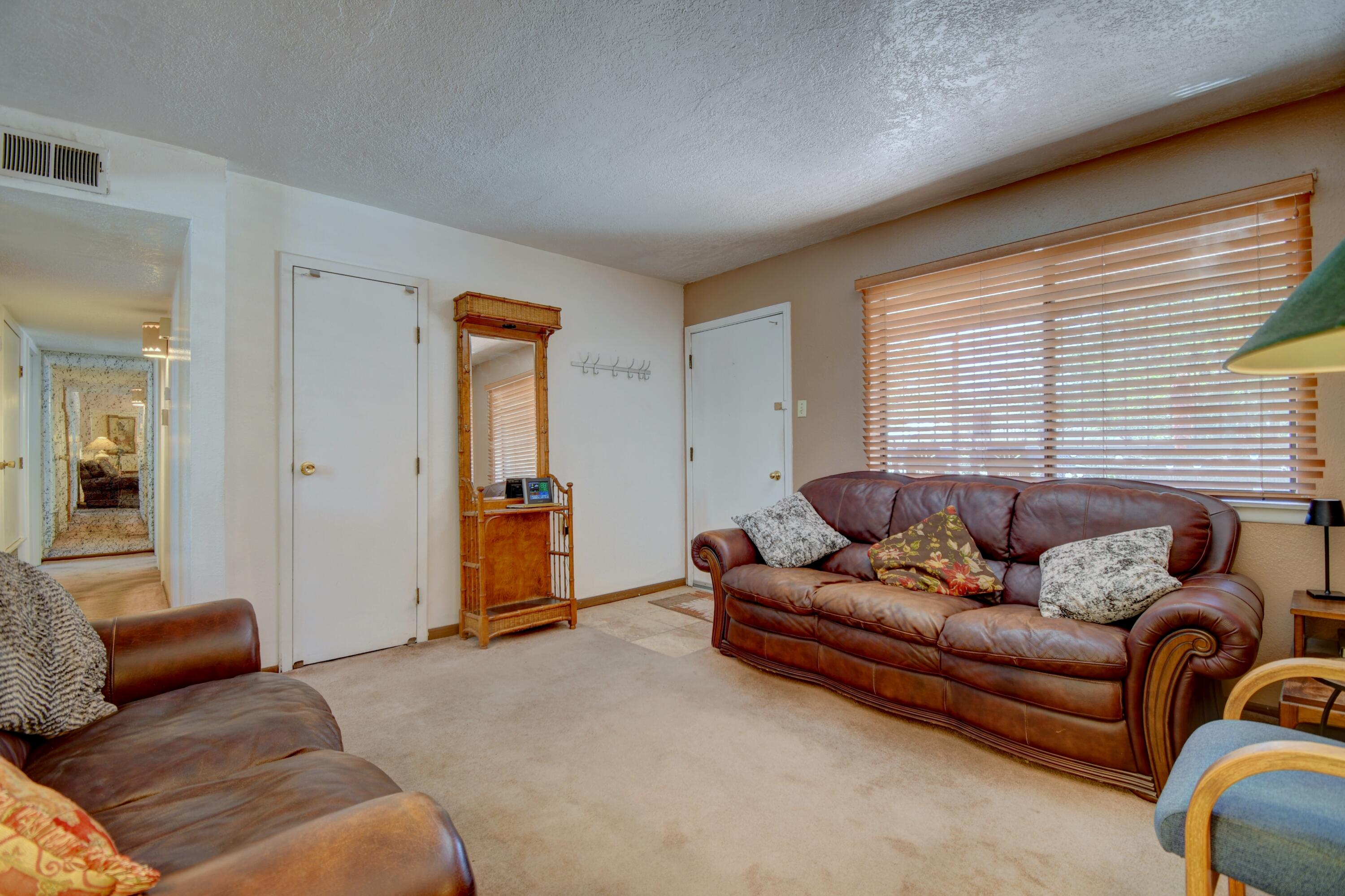 Photo 4 — 1513 Aragon Road SW