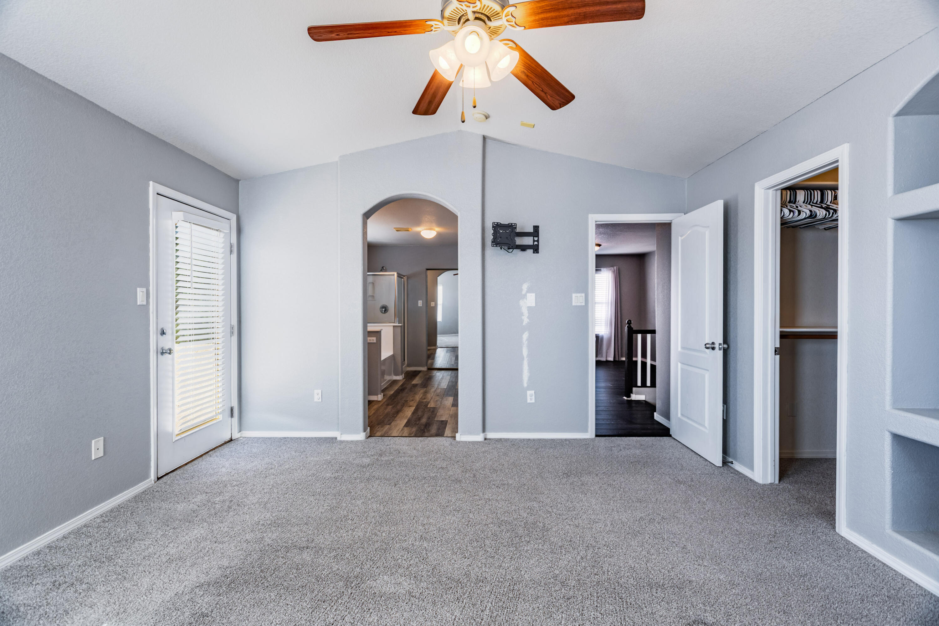 Photo 2 — 1014 Toscana Drive SE