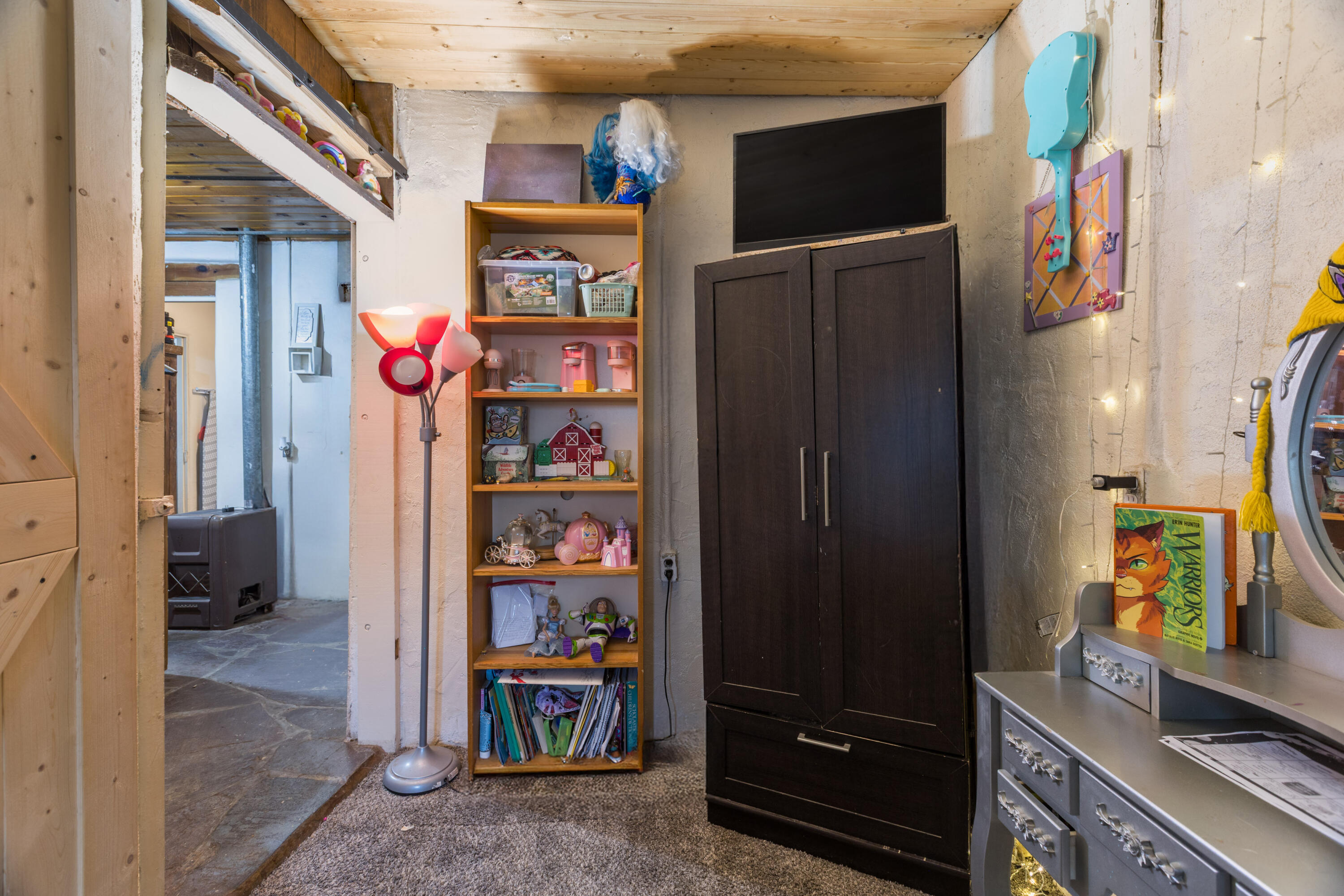 Photo 18 — 527 Mesilla Street NE