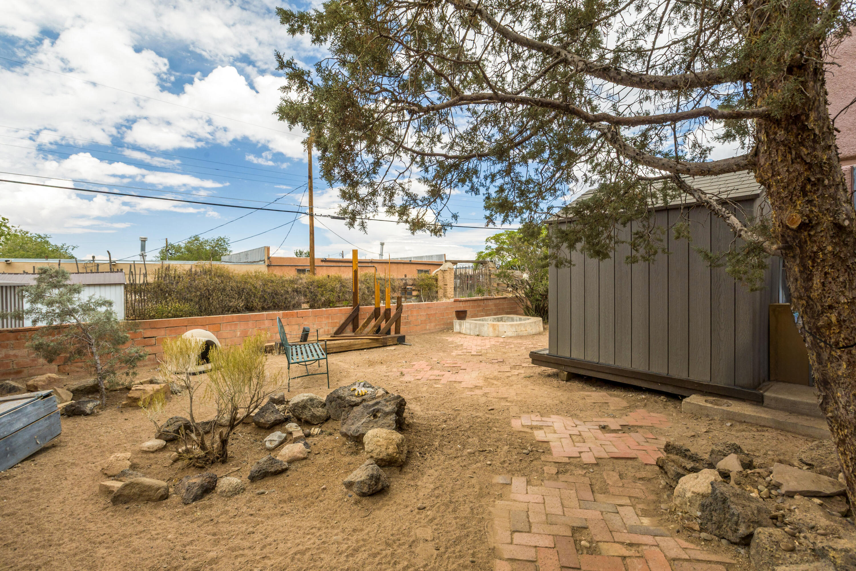Photo 17 — 527 Mesilla Street NE