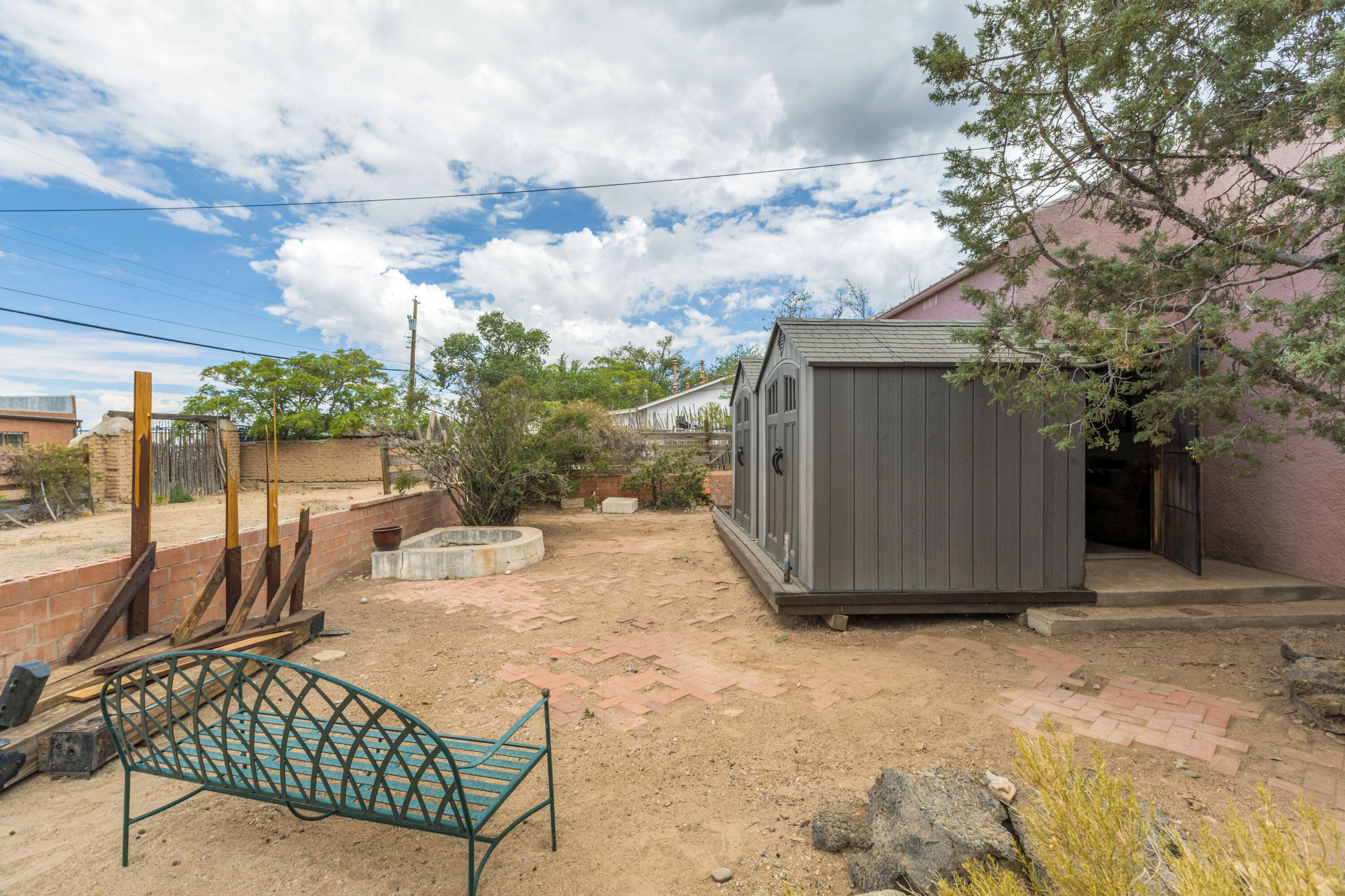 Photo 16 — 527 Mesilla Street NE