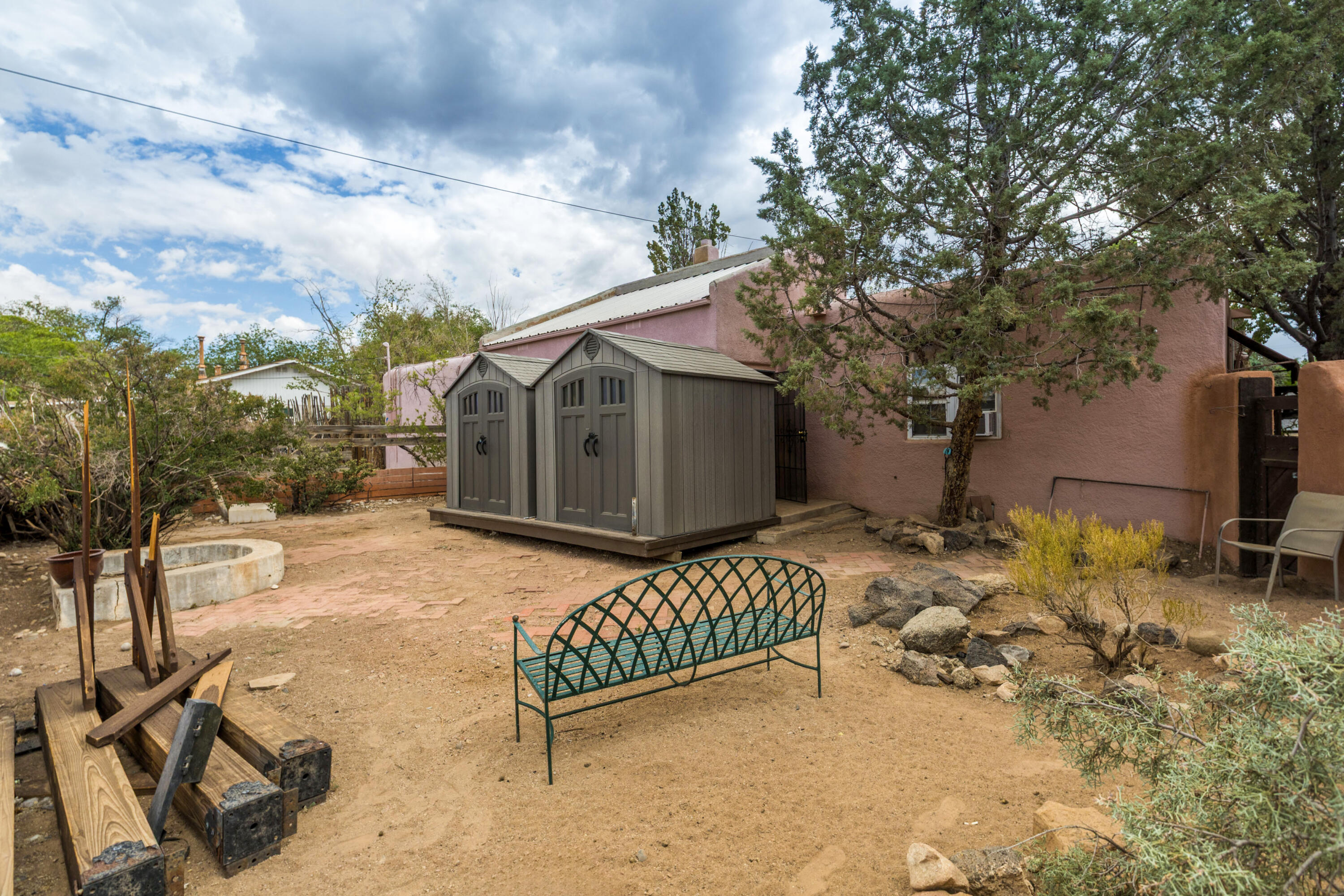 Photo 15 — 527 Mesilla Street NE