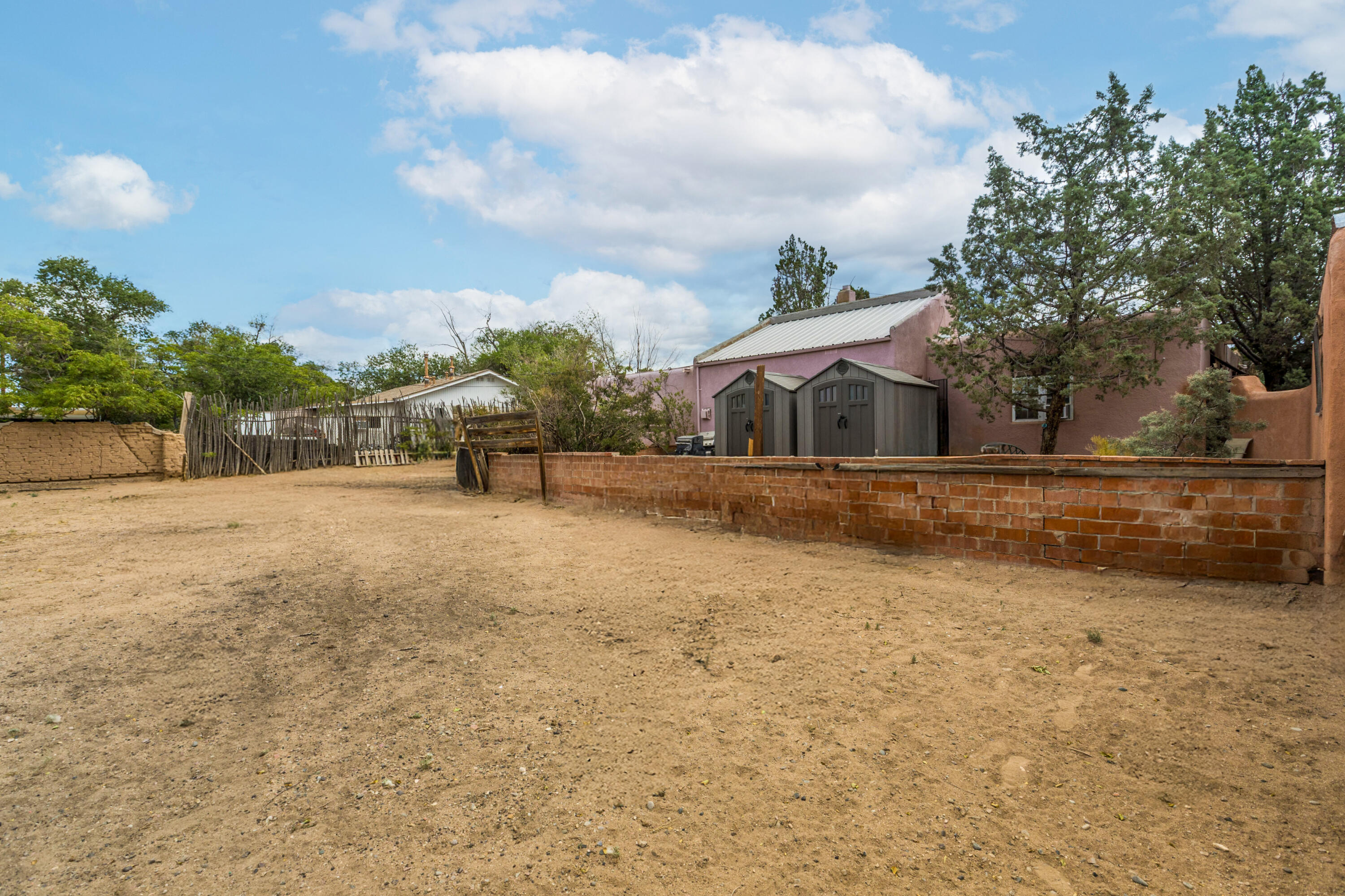 Photo 14 — 527 Mesilla Street NE