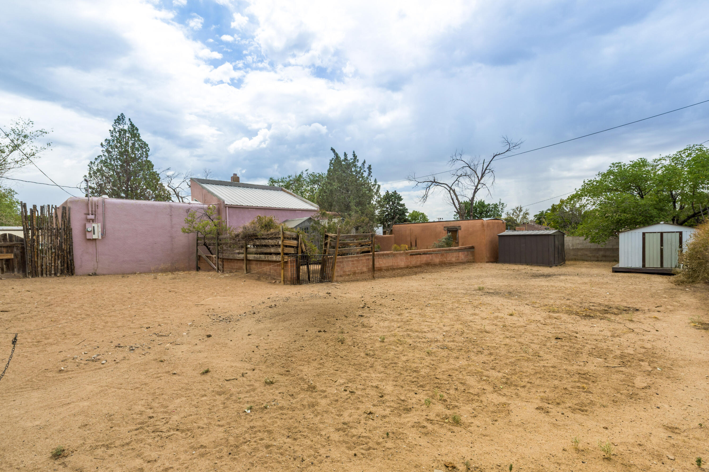 Photo 13 — 527 Mesilla Street NE