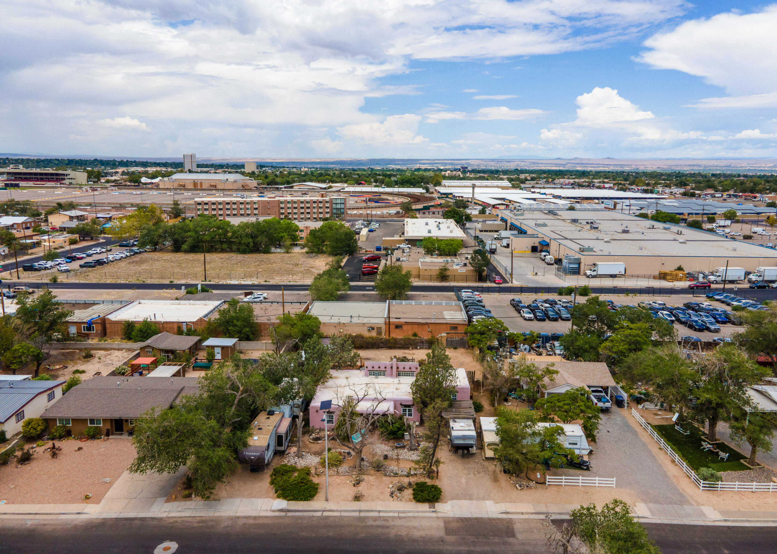 Photo 4 — 527 Mesilla Street NE
