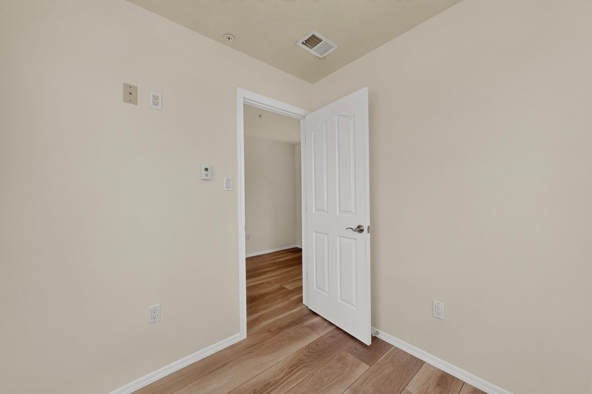 Photo 18 — 11115 San Francisco Road NE