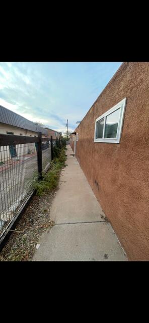 Photo 2 — 525 Valencia Drive SE
