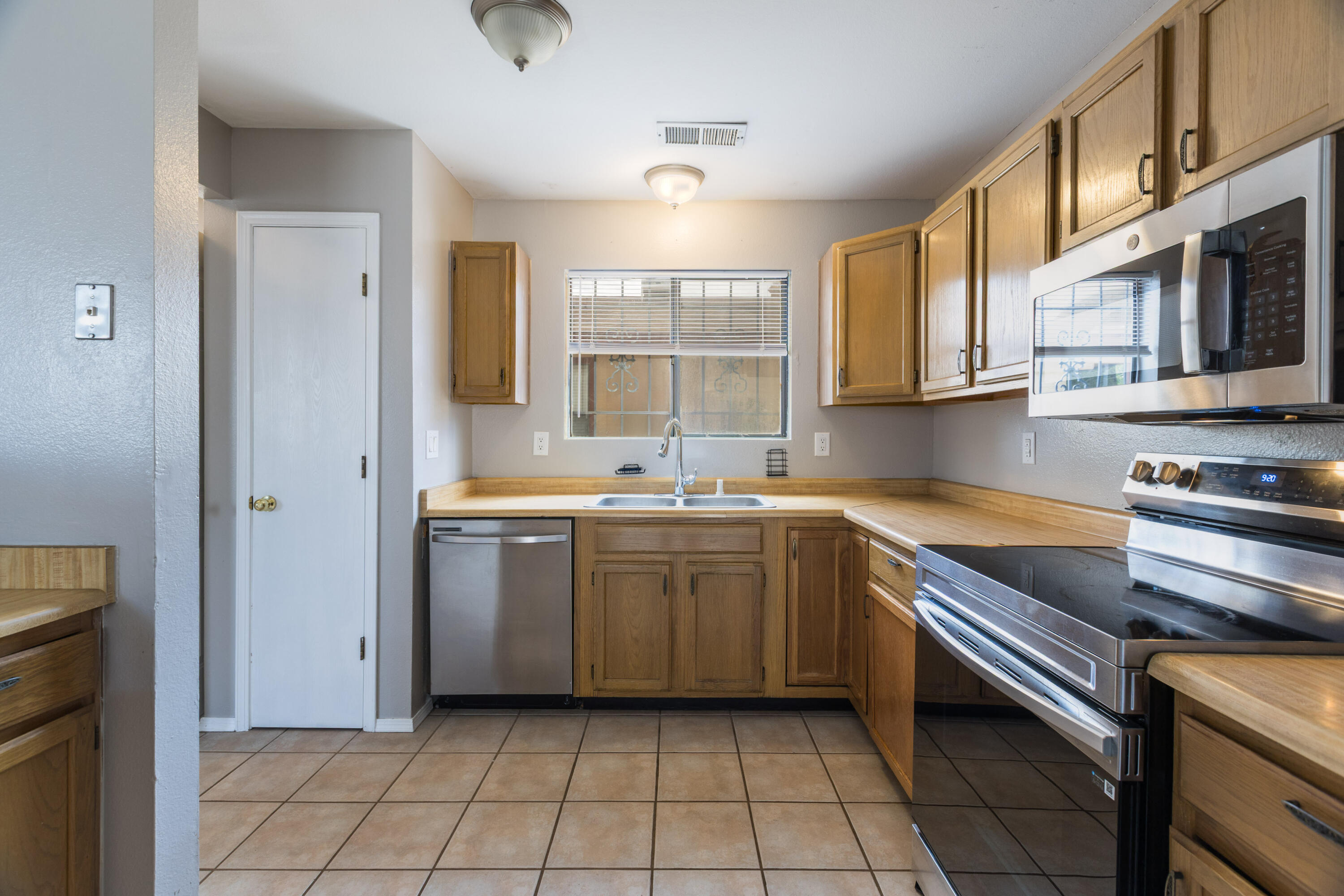 Photo 13 — 1816 Peach Road NE