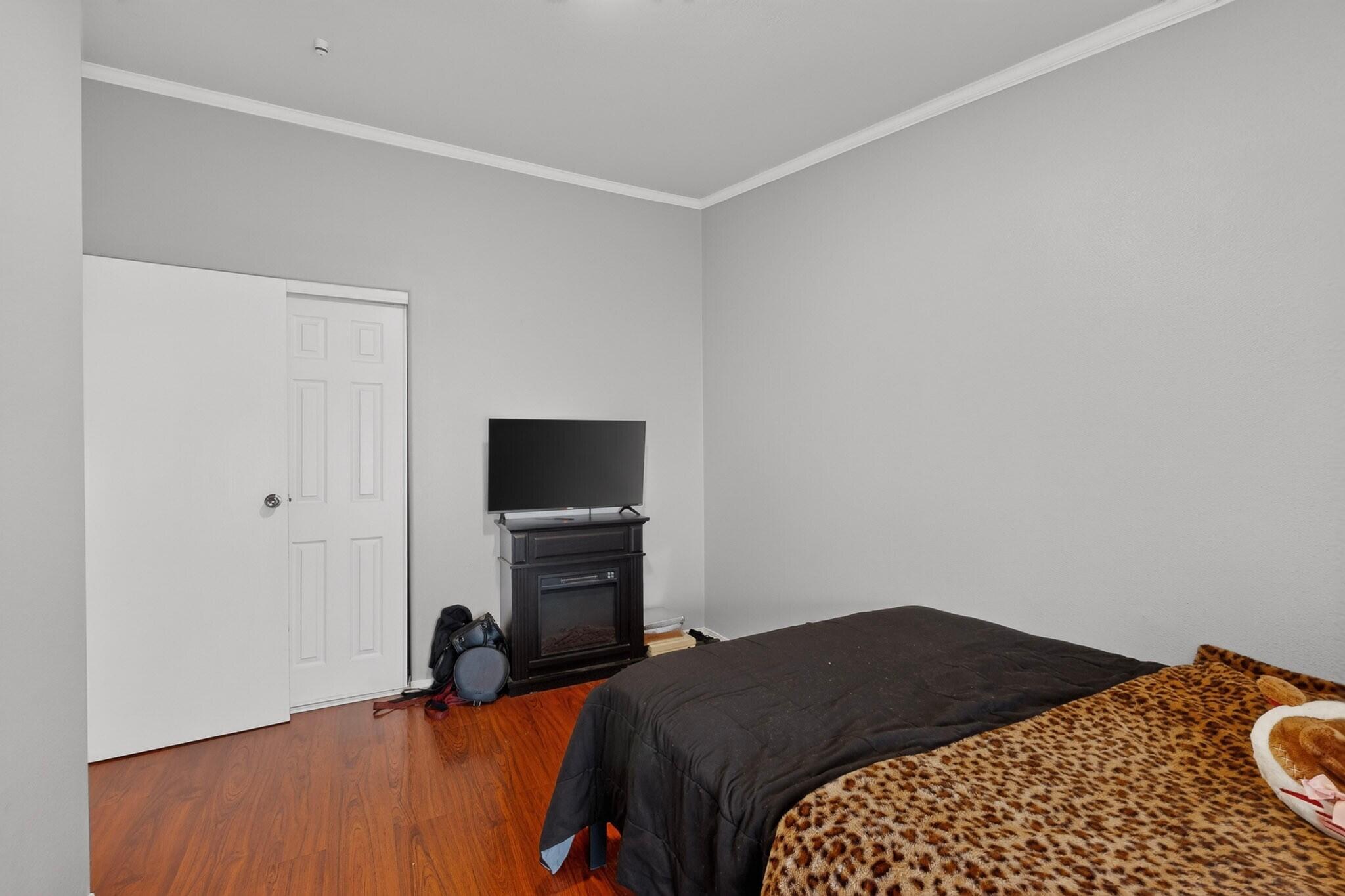 Photo 8 — 8842 Odin Road SW