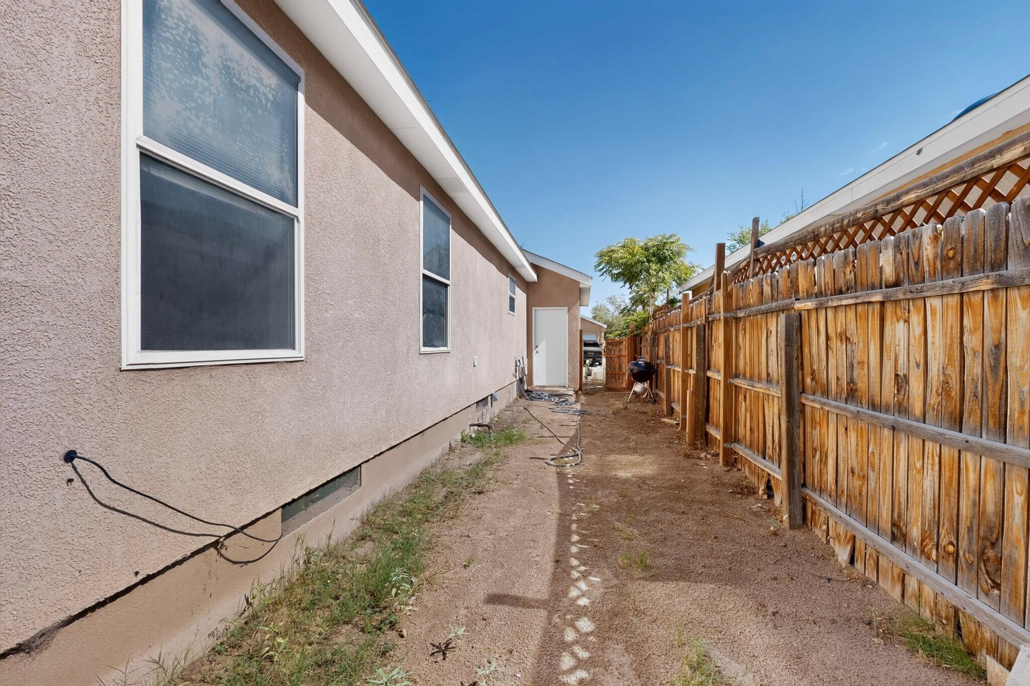 Photo 16 — 8842 Odin Road SW