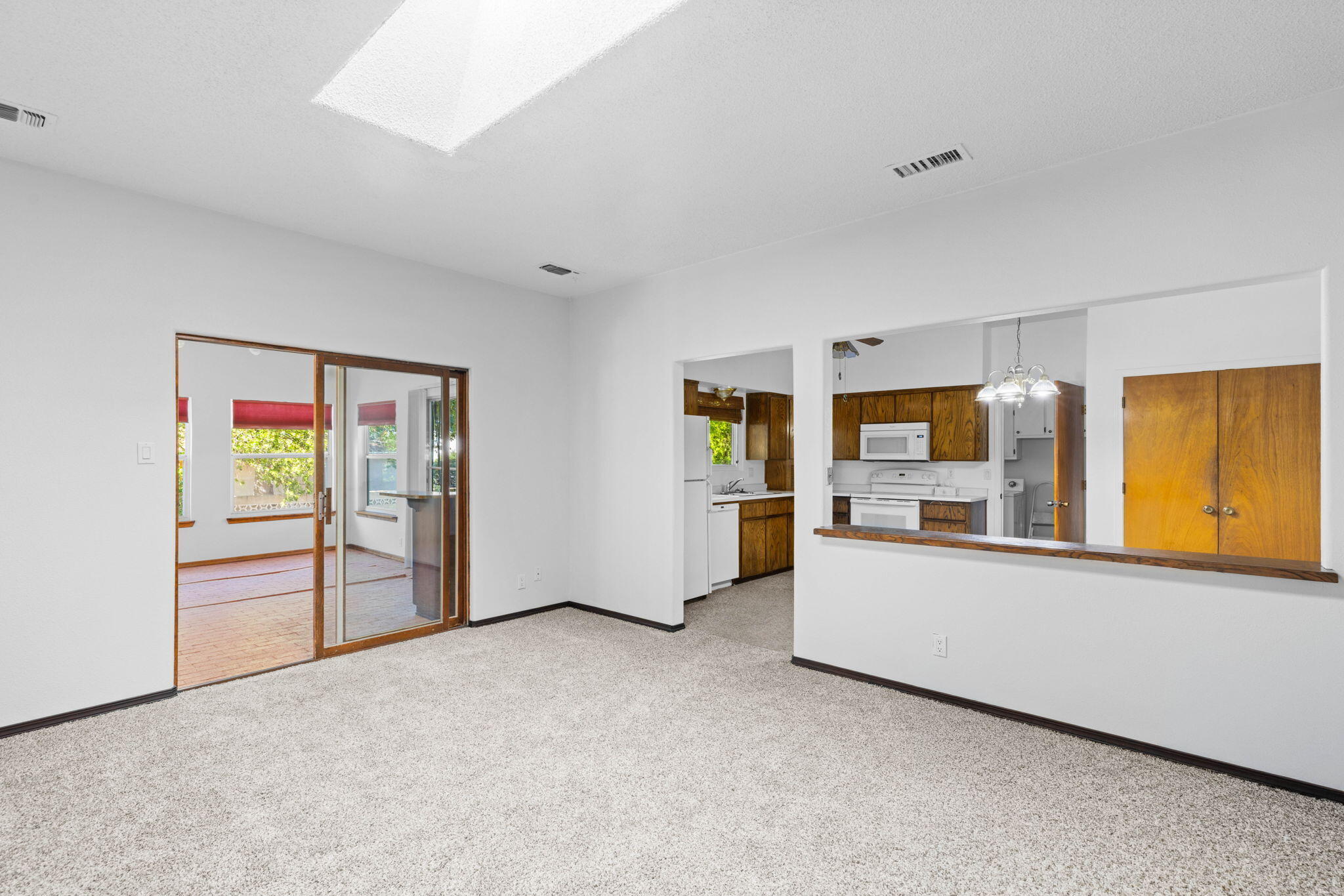Photo 3 — 9420 Dona Rowena Avenue NE