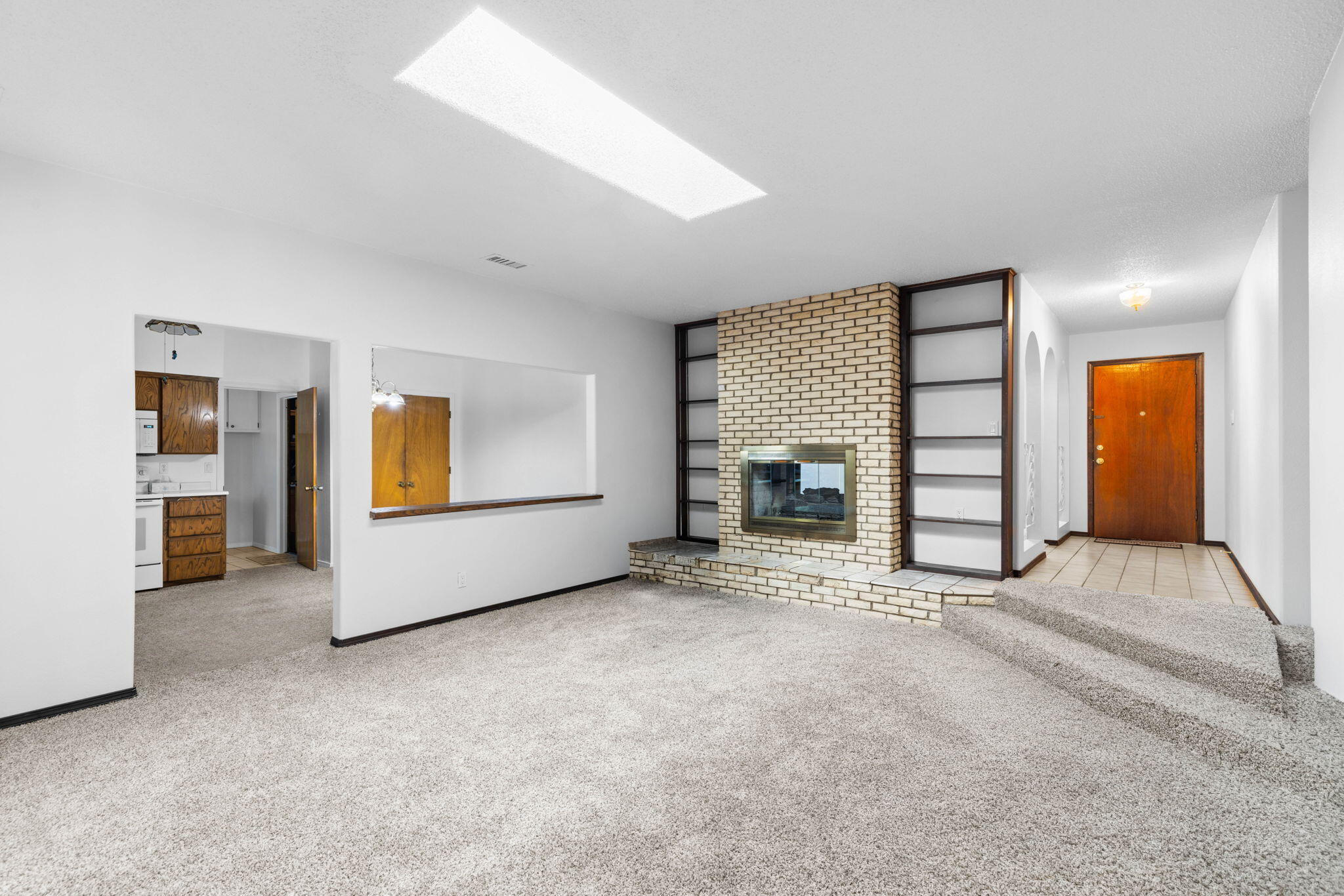Photo 5 — 9420 Dona Rowena Avenue NE