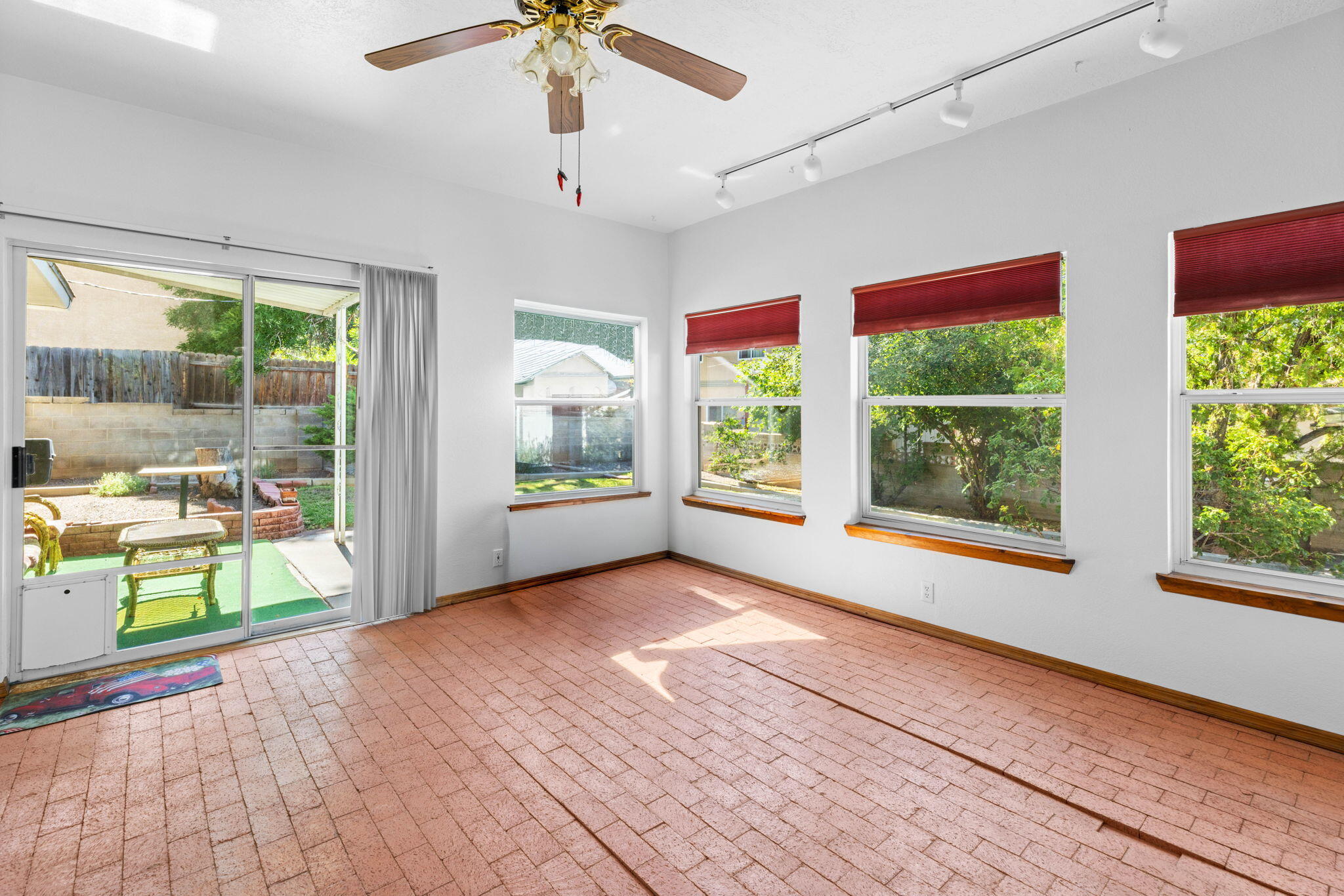 Photo 6 — 9420 Dona Rowena Avenue NE