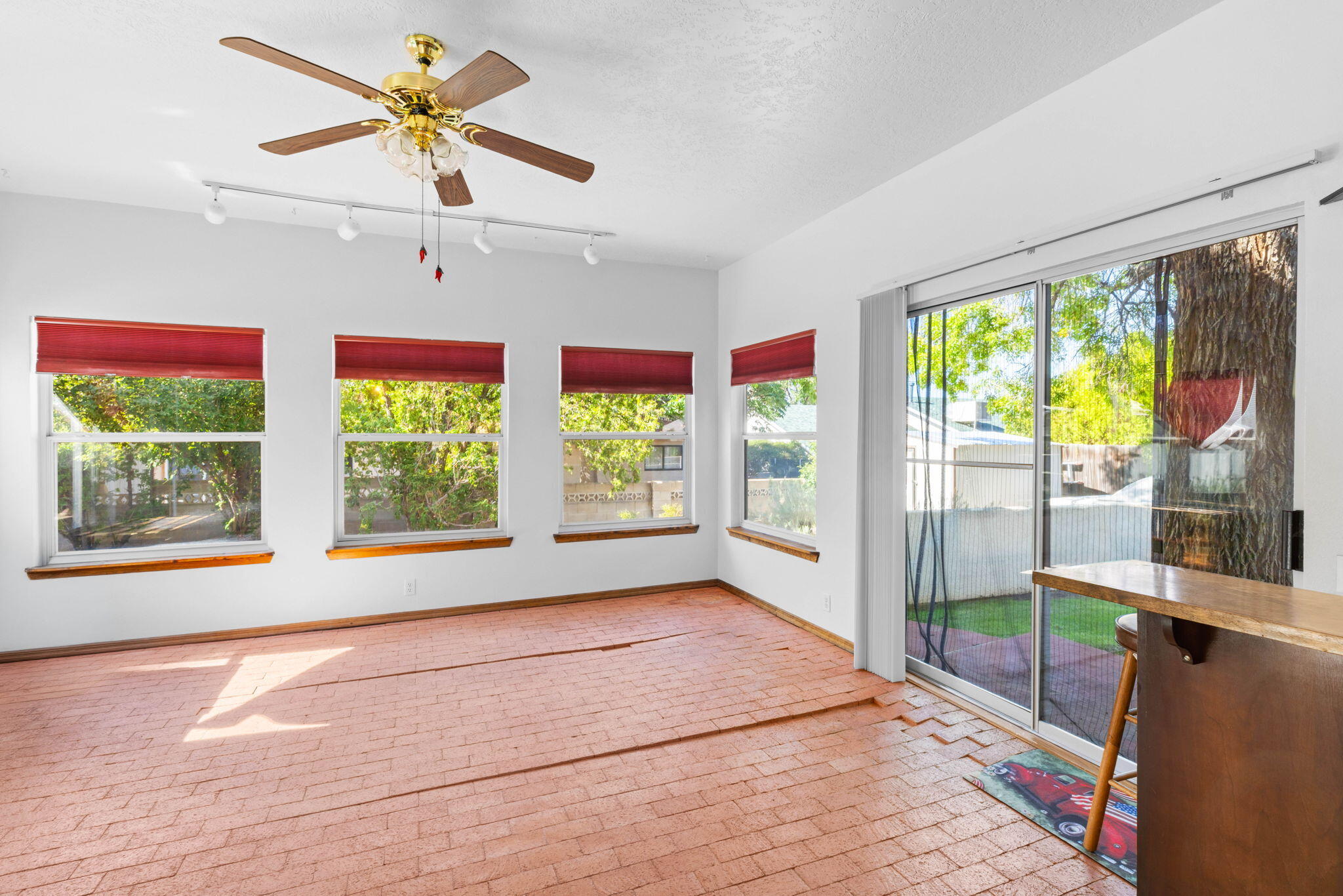 Photo 7 — 9420 Dona Rowena Avenue NE