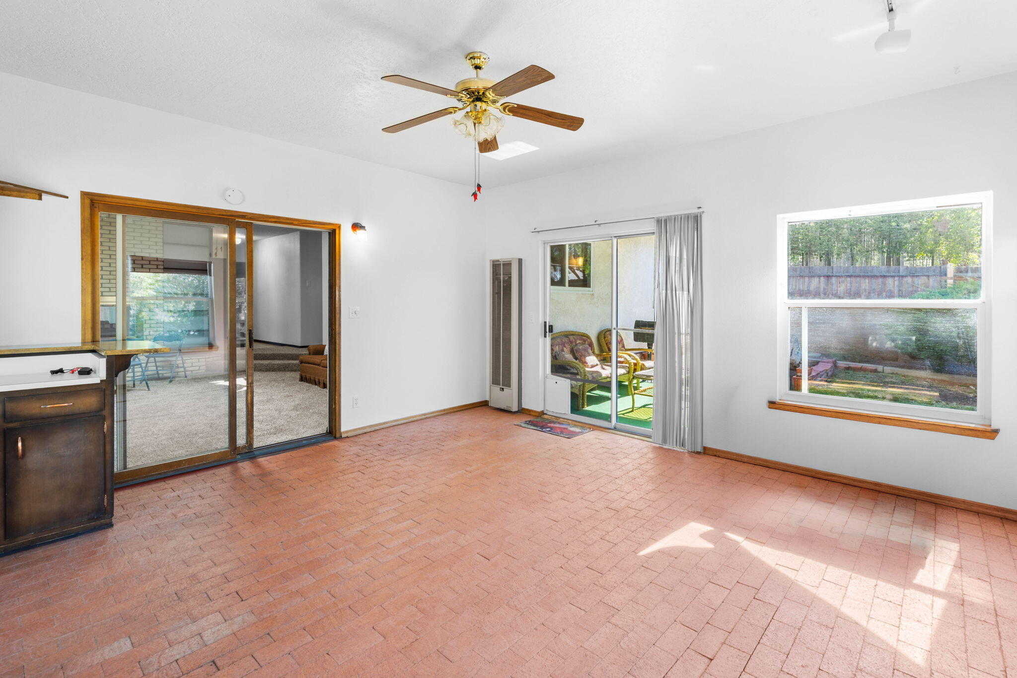 Photo 8 — 9420 Dona Rowena Avenue NE
