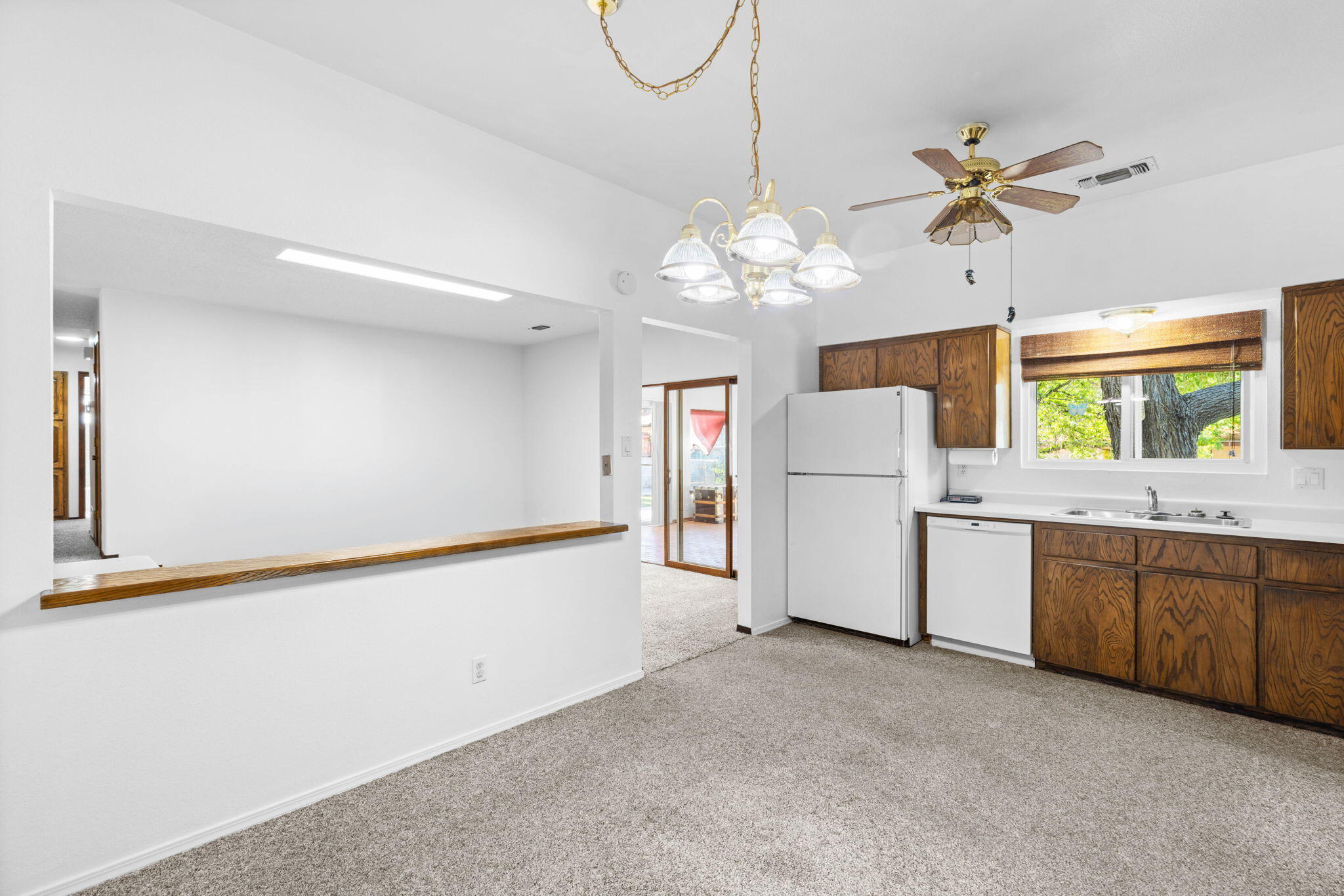 Photo 10 — 9420 Dona Rowena Avenue NE