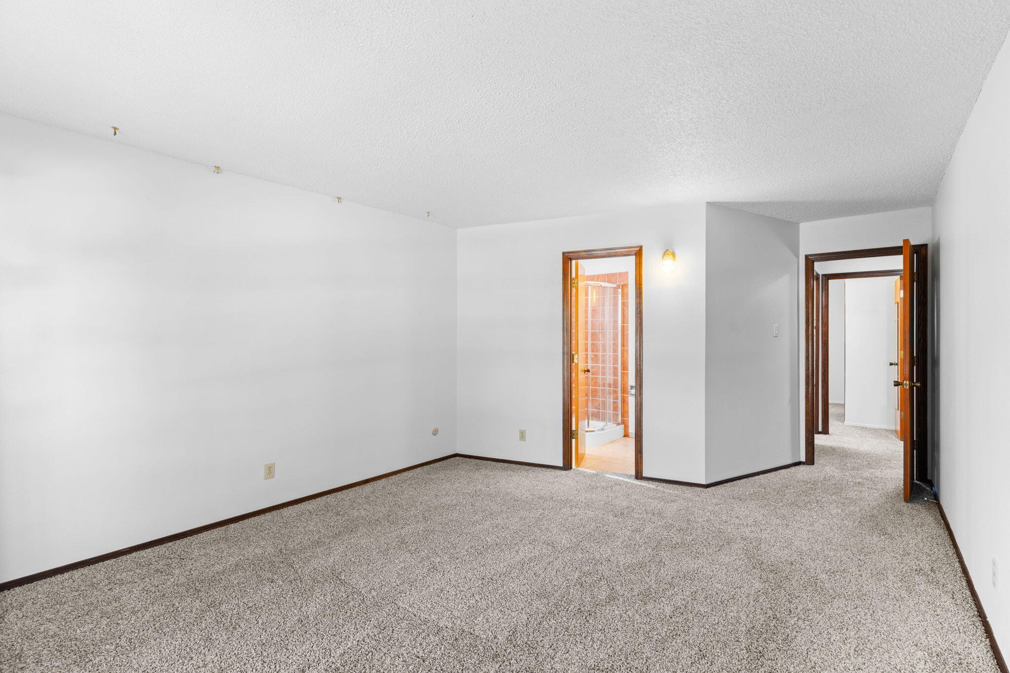 Photo 19 — 9420 Dona Rowena Avenue NE