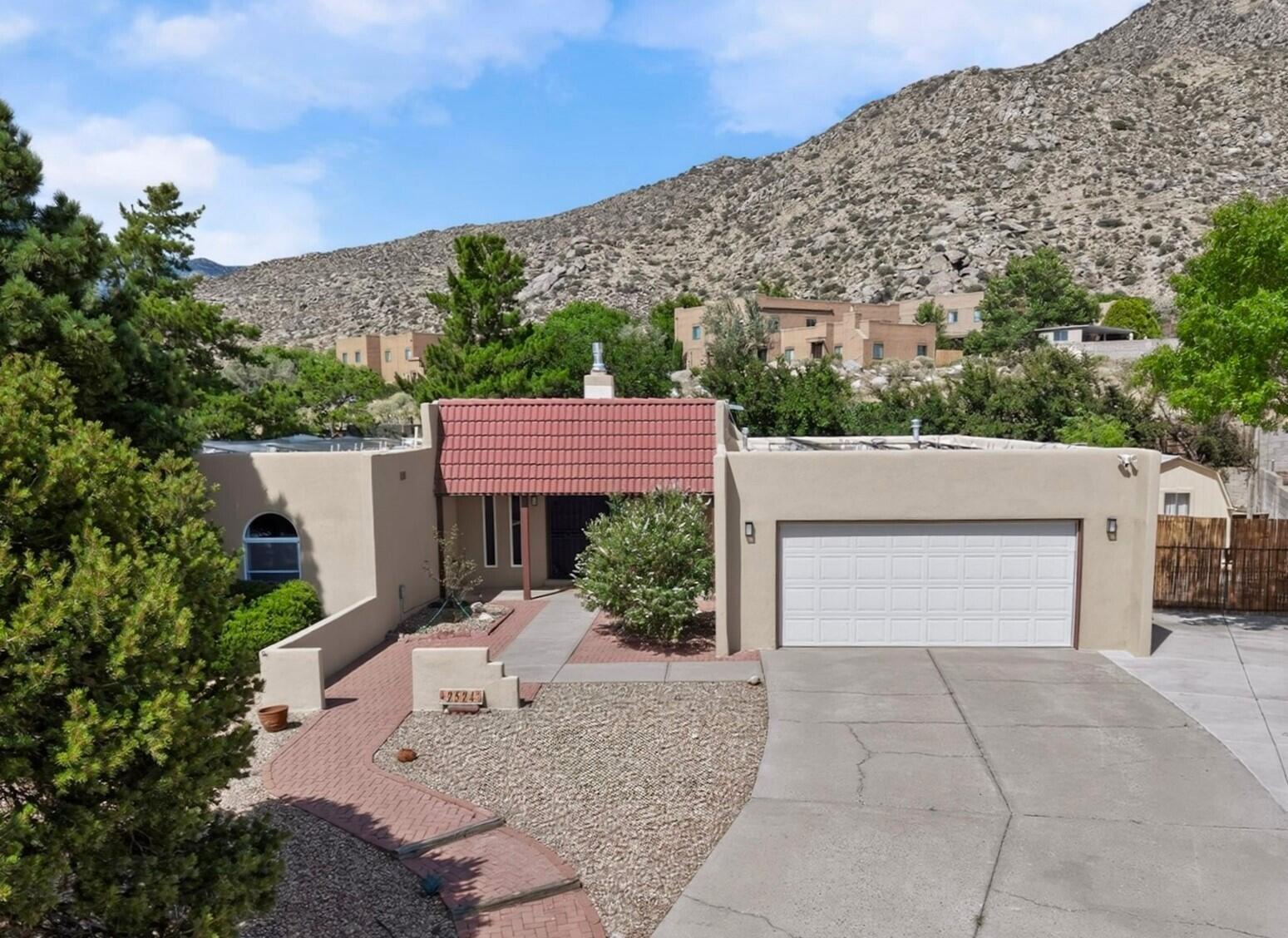 2524 Madre Drive NE, Albuquerque, NM 87112