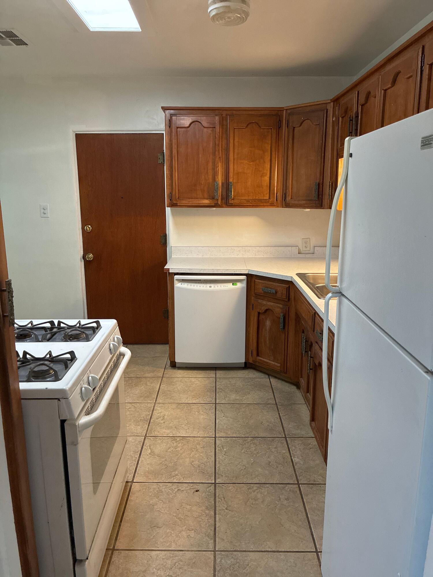 Photo 7 — 2842 Quincy Street NE