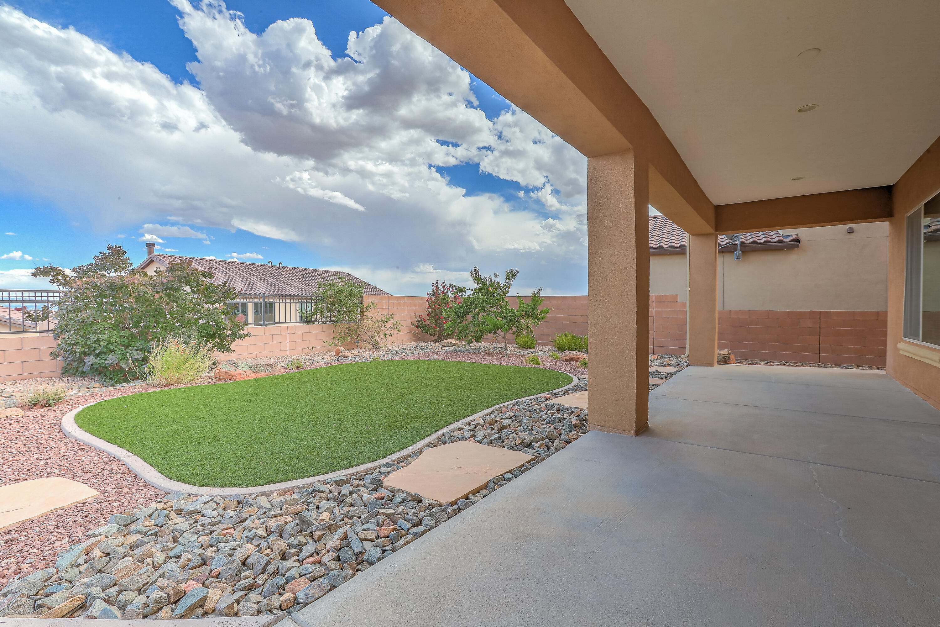 Photo 12 — 848 Mesa Roja Trail NE
