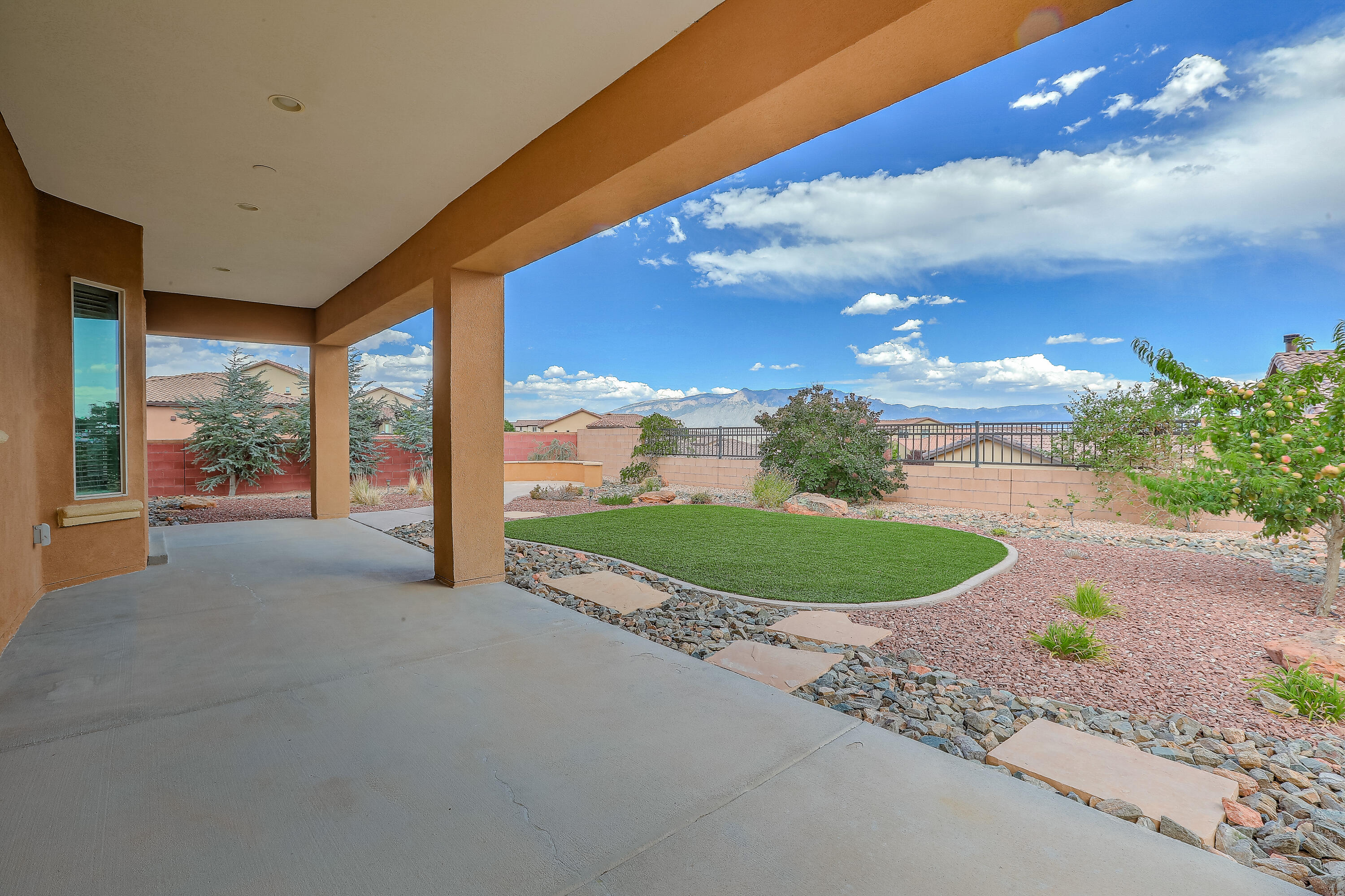 Photo 13 — 848 Mesa Roja Trail NE
