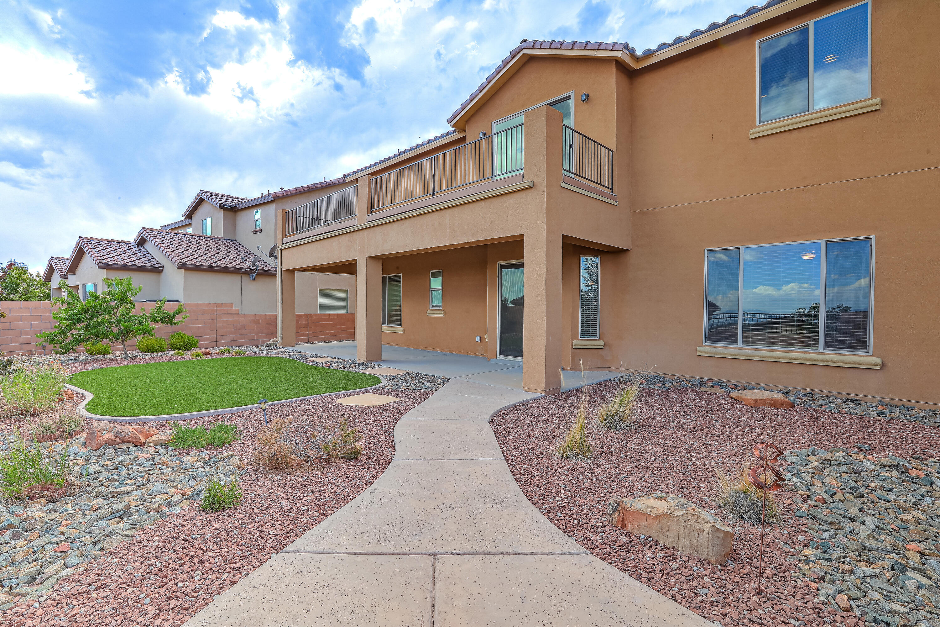 Photo 4 — 848 Mesa Roja Trail NE