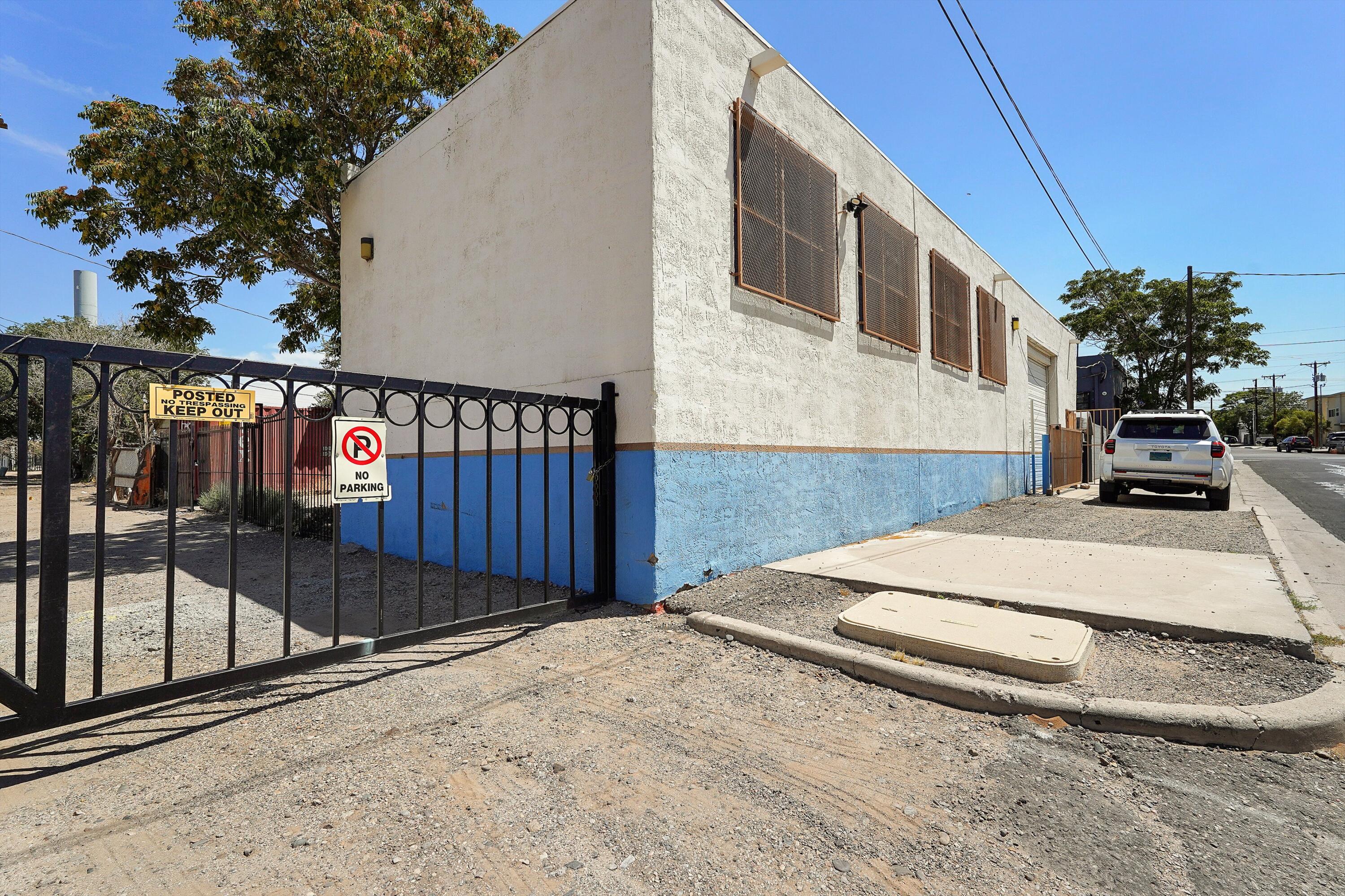 Photo 2 — 637 Broadway Boulevard SE B